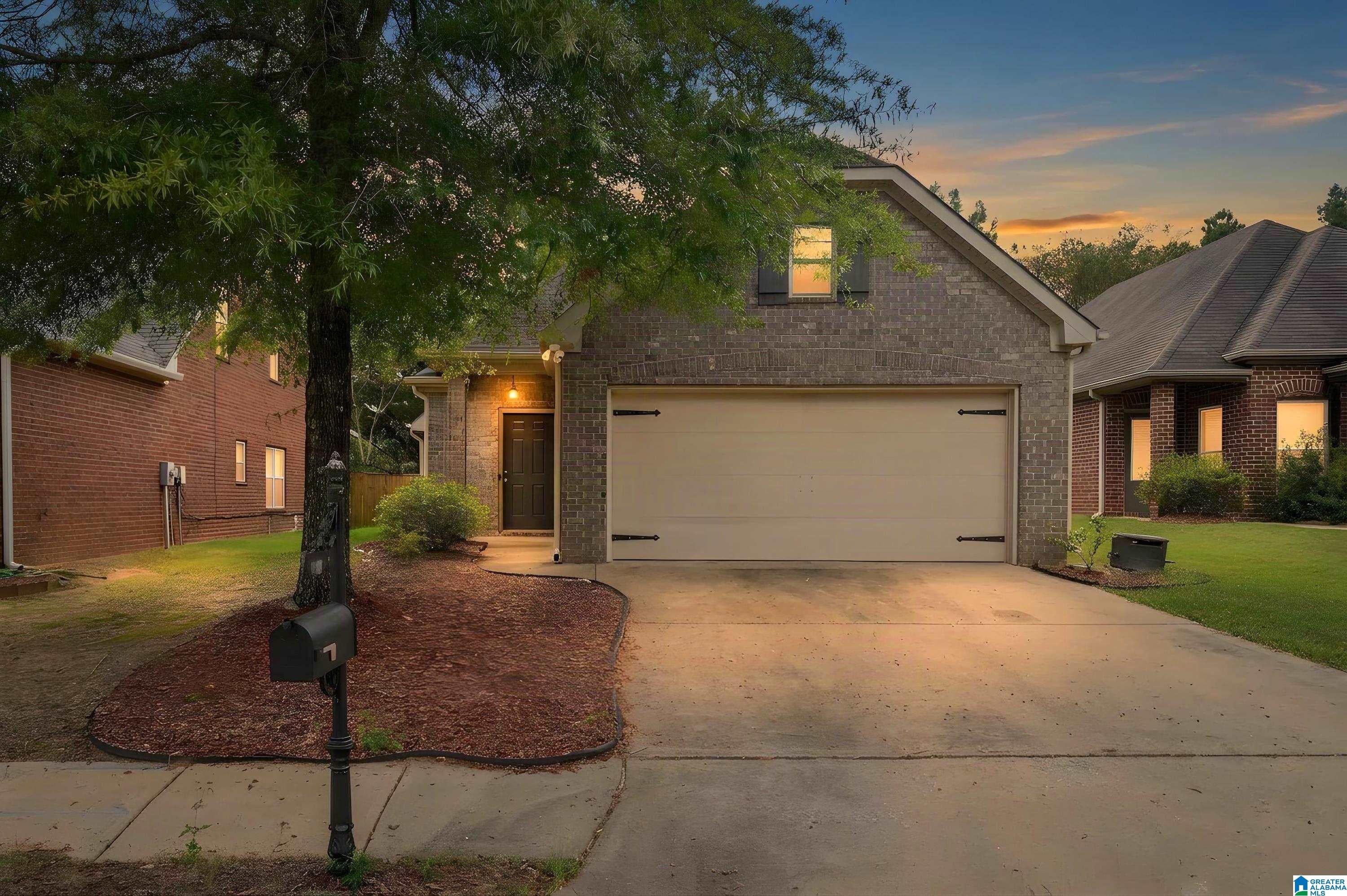 2733 Oxmoor Way — photo