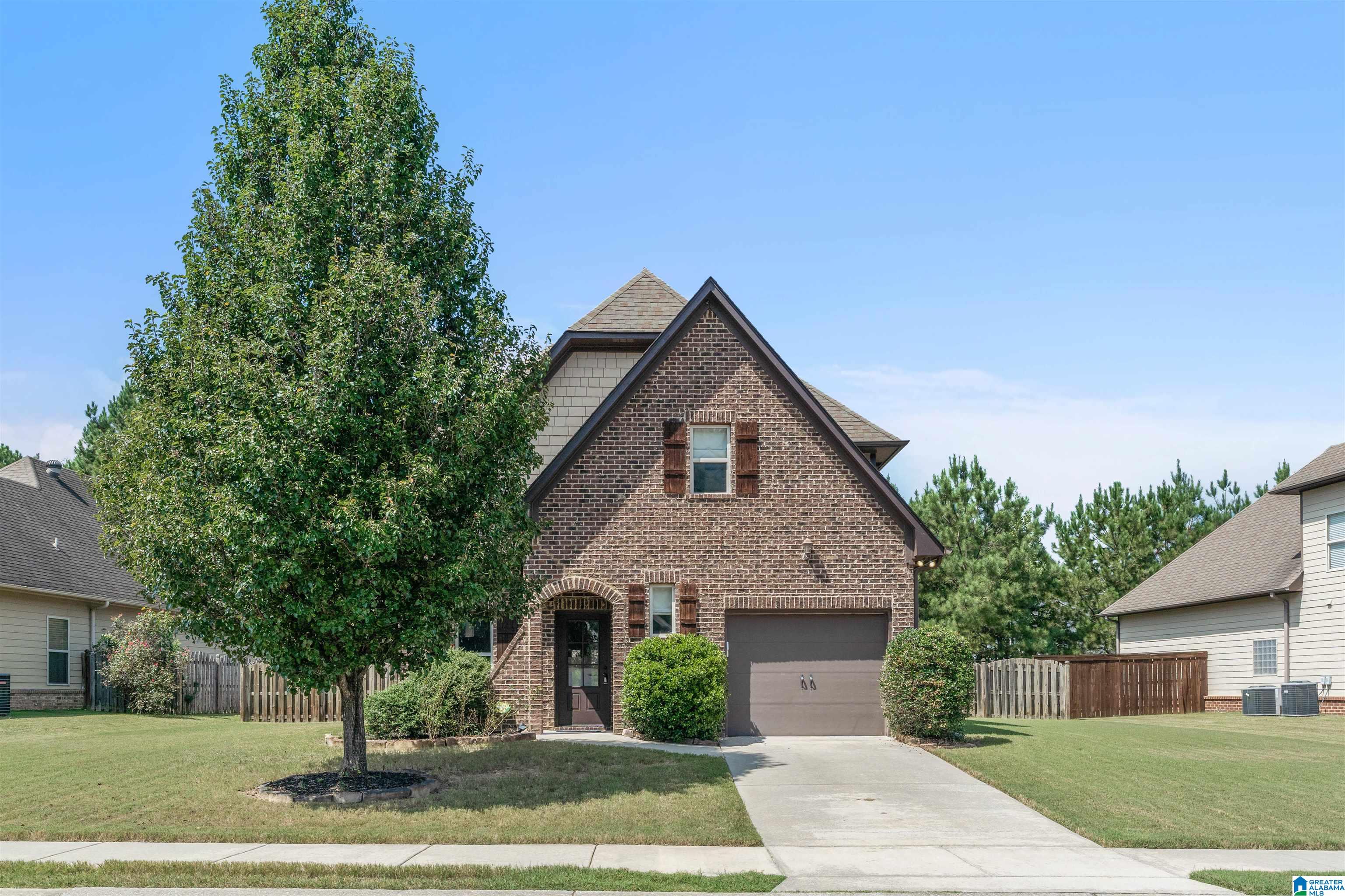 1095 Springfield Drive — photo