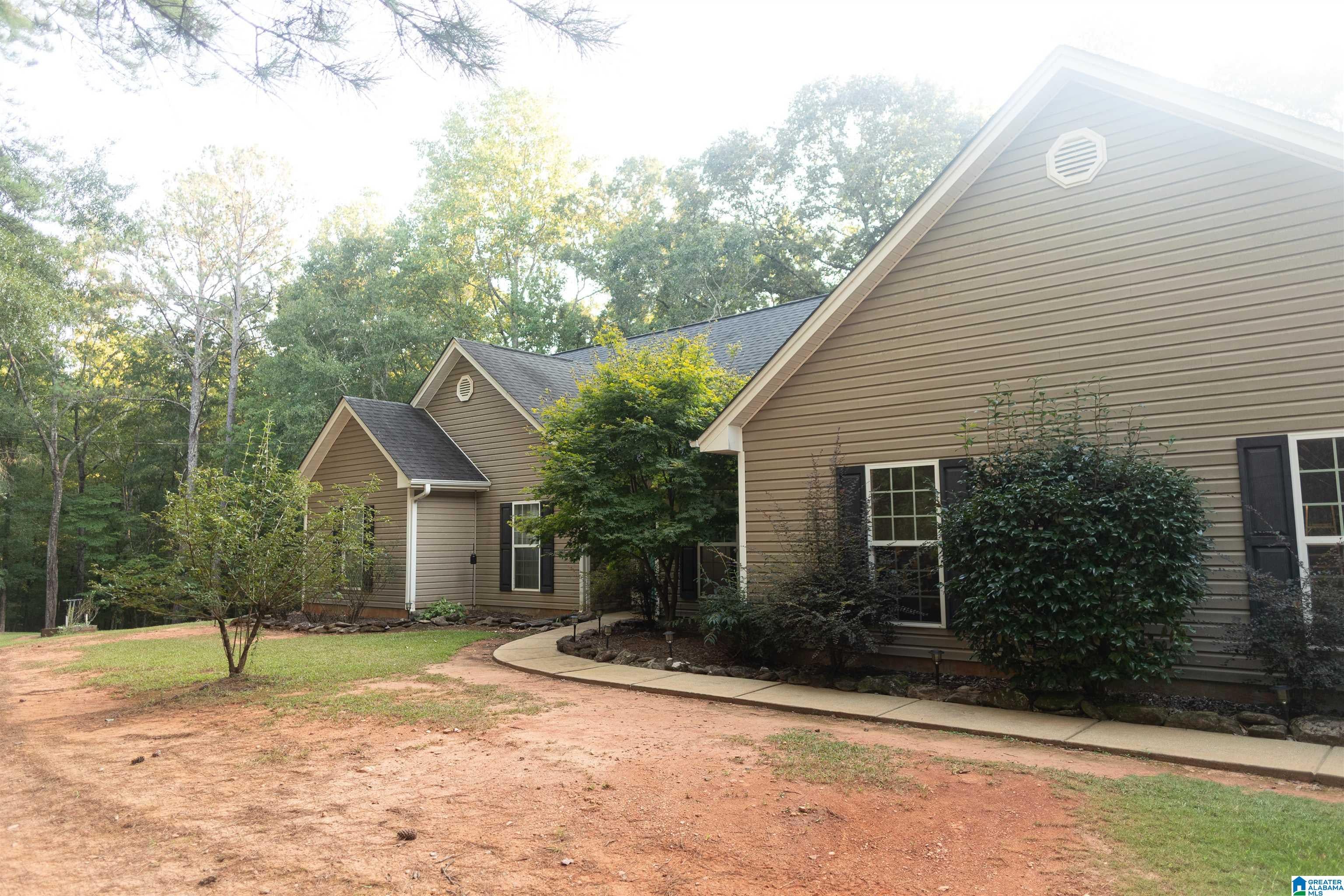 1045 Lee Road 376 — photo