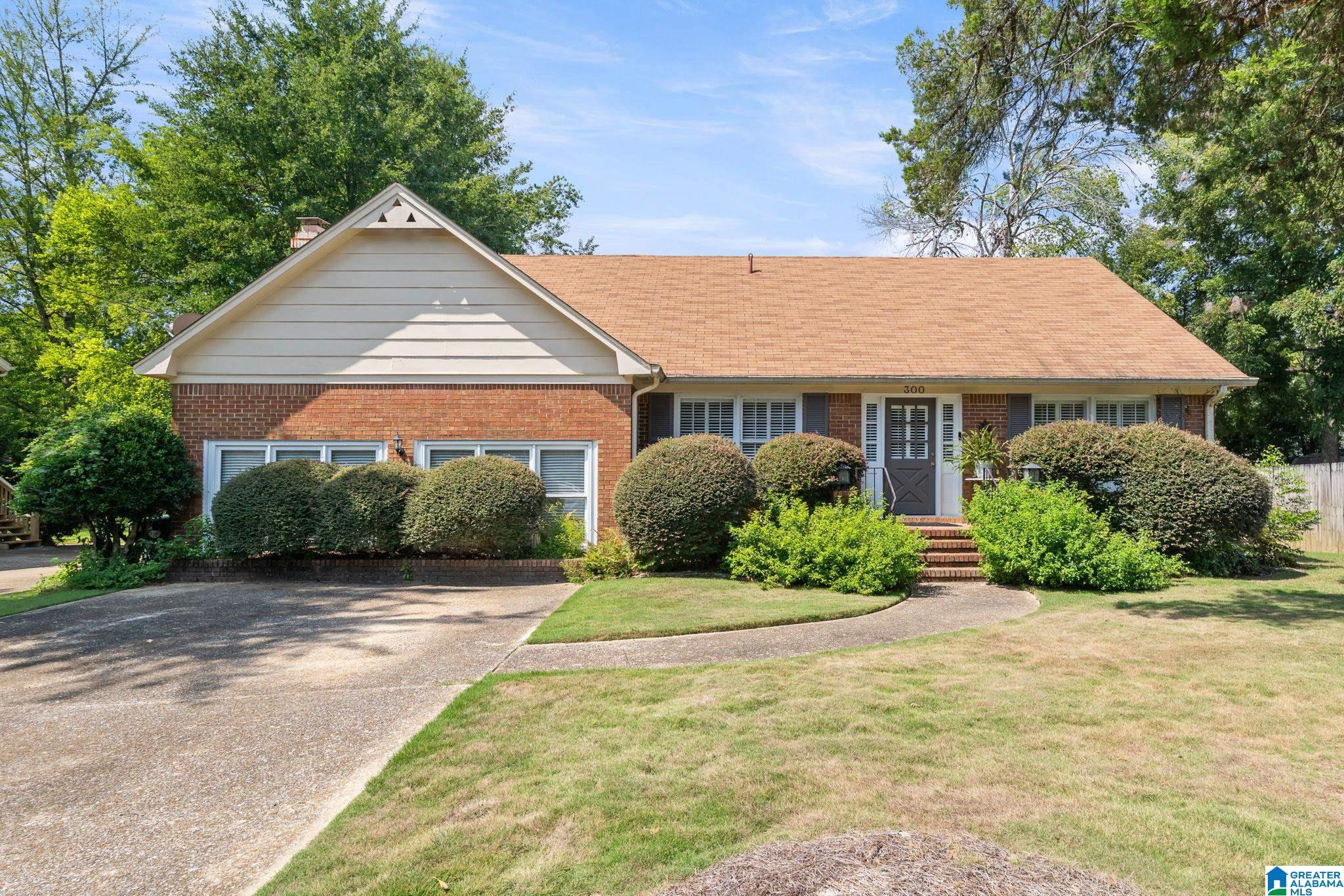 300 Leach Drive — photo