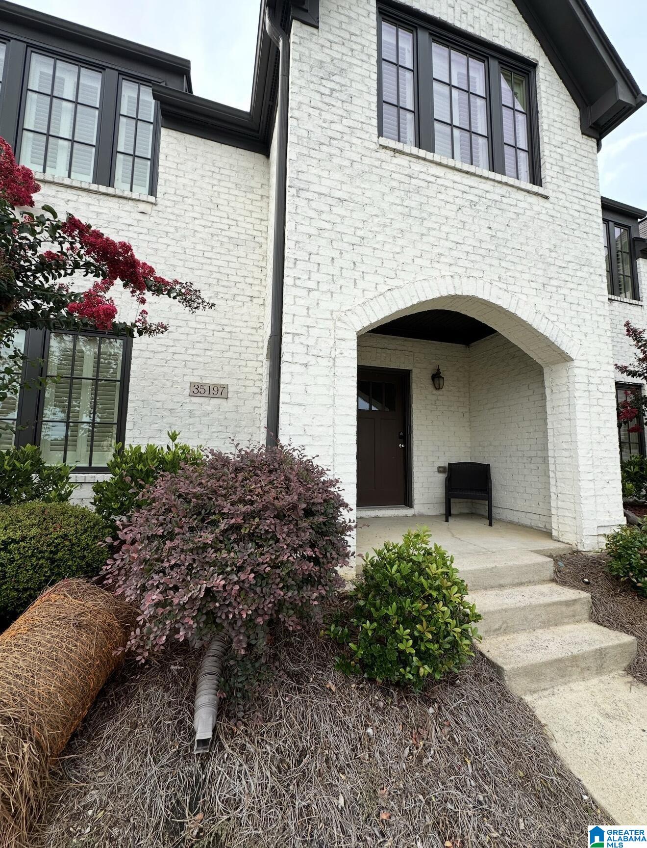 35197 Portobello Road — photo