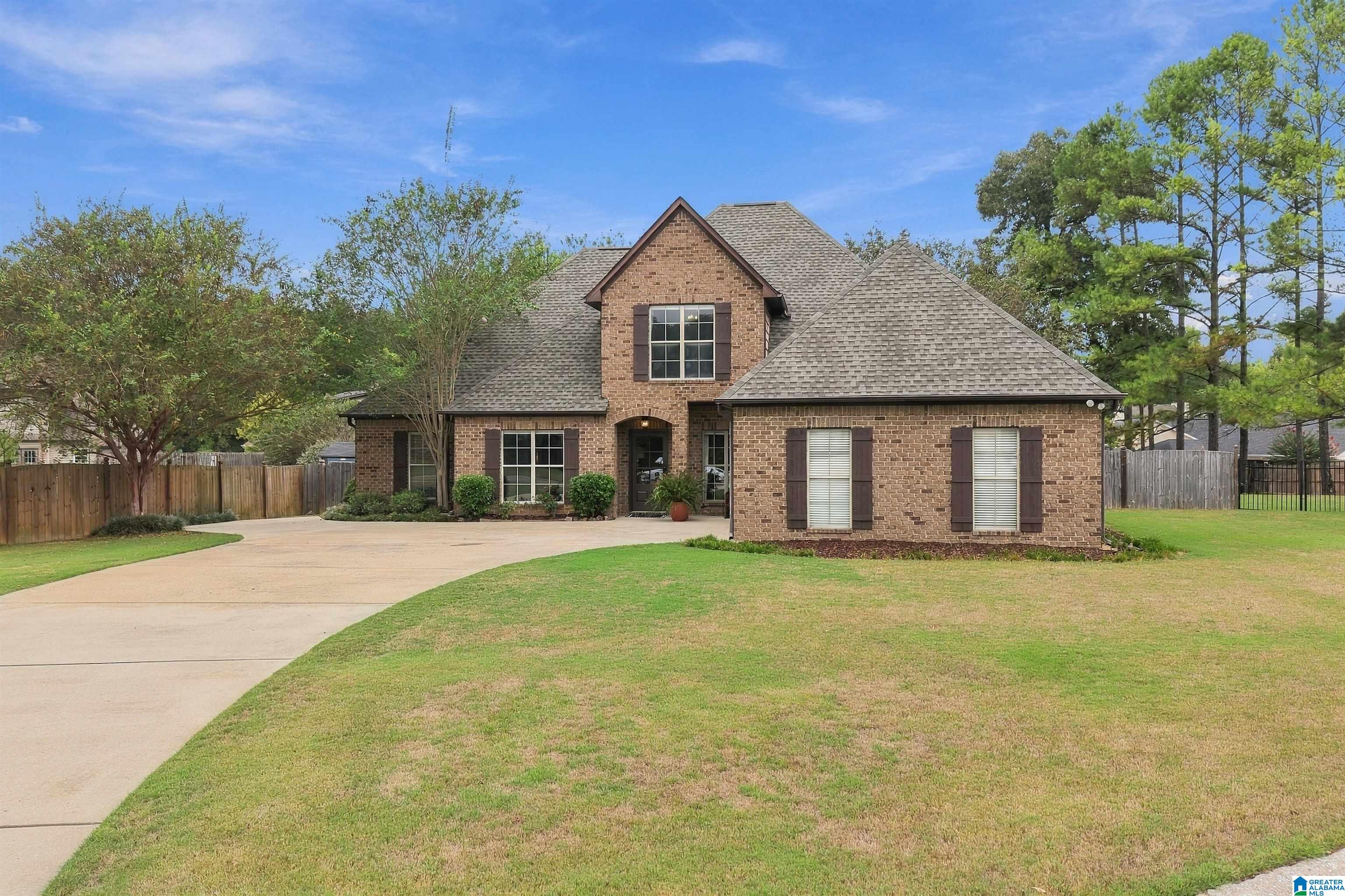 3005 English Oak Circle — photo