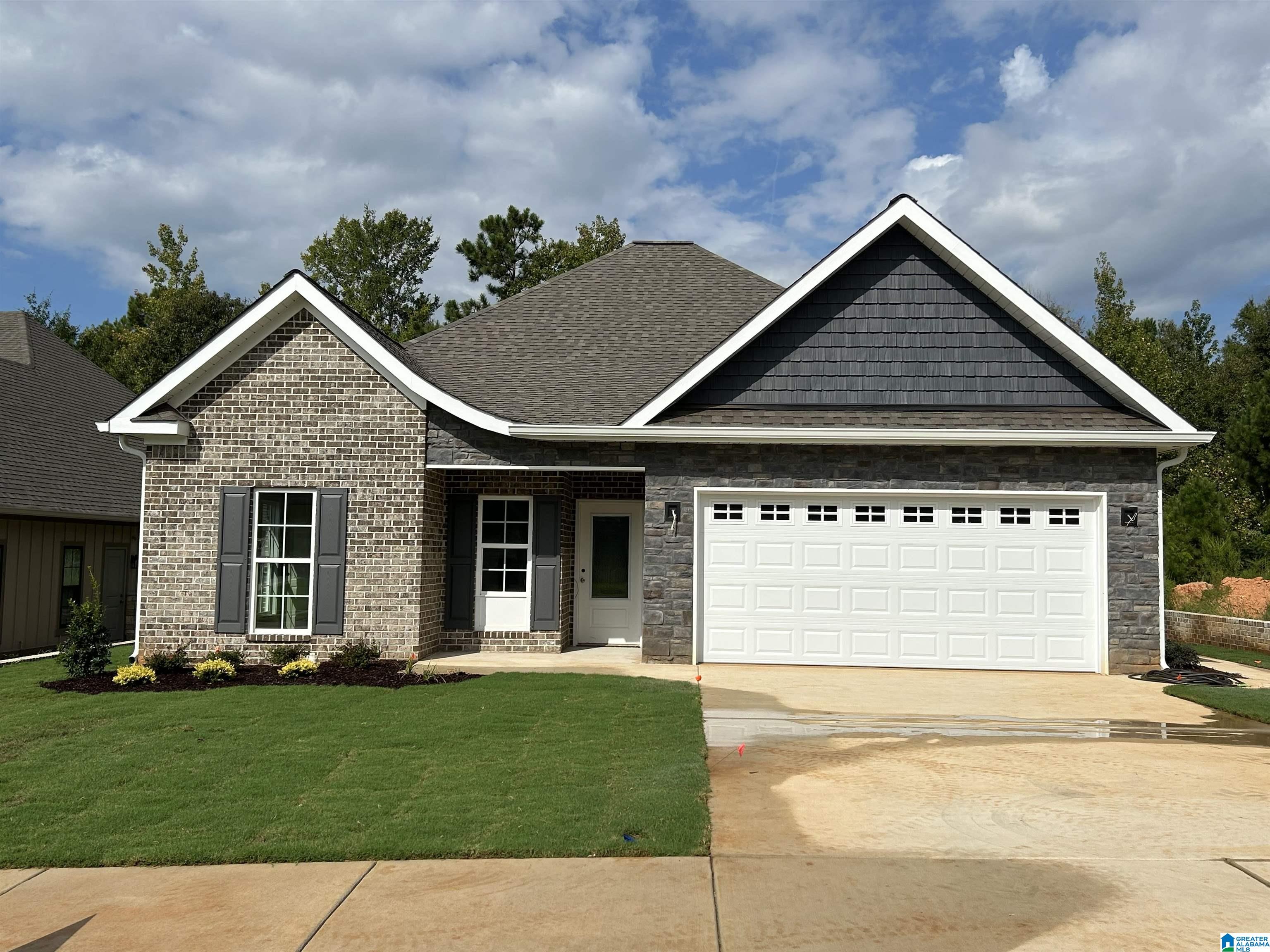 128 Village Circle — photo