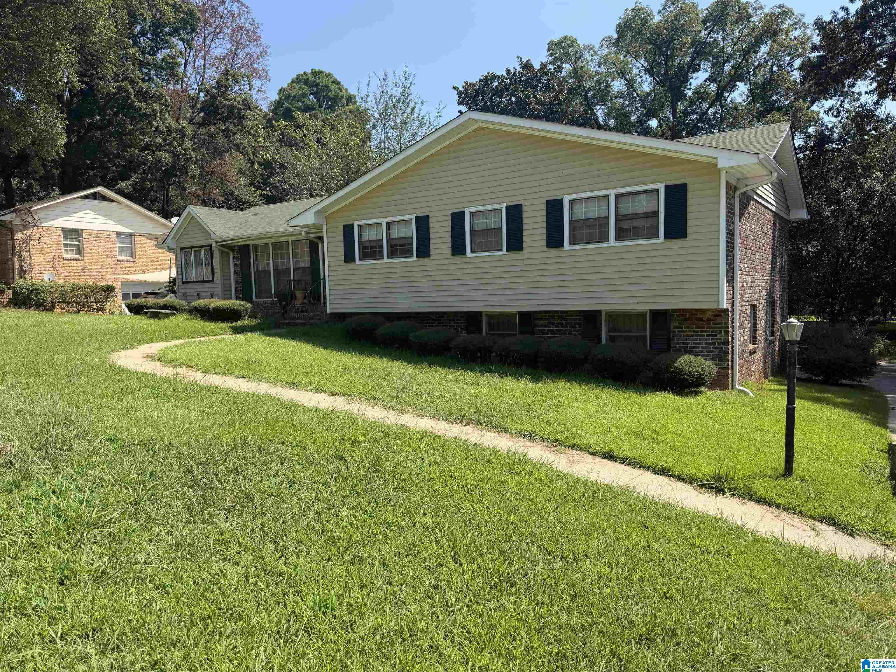 825 Northcrest Drive — photo
