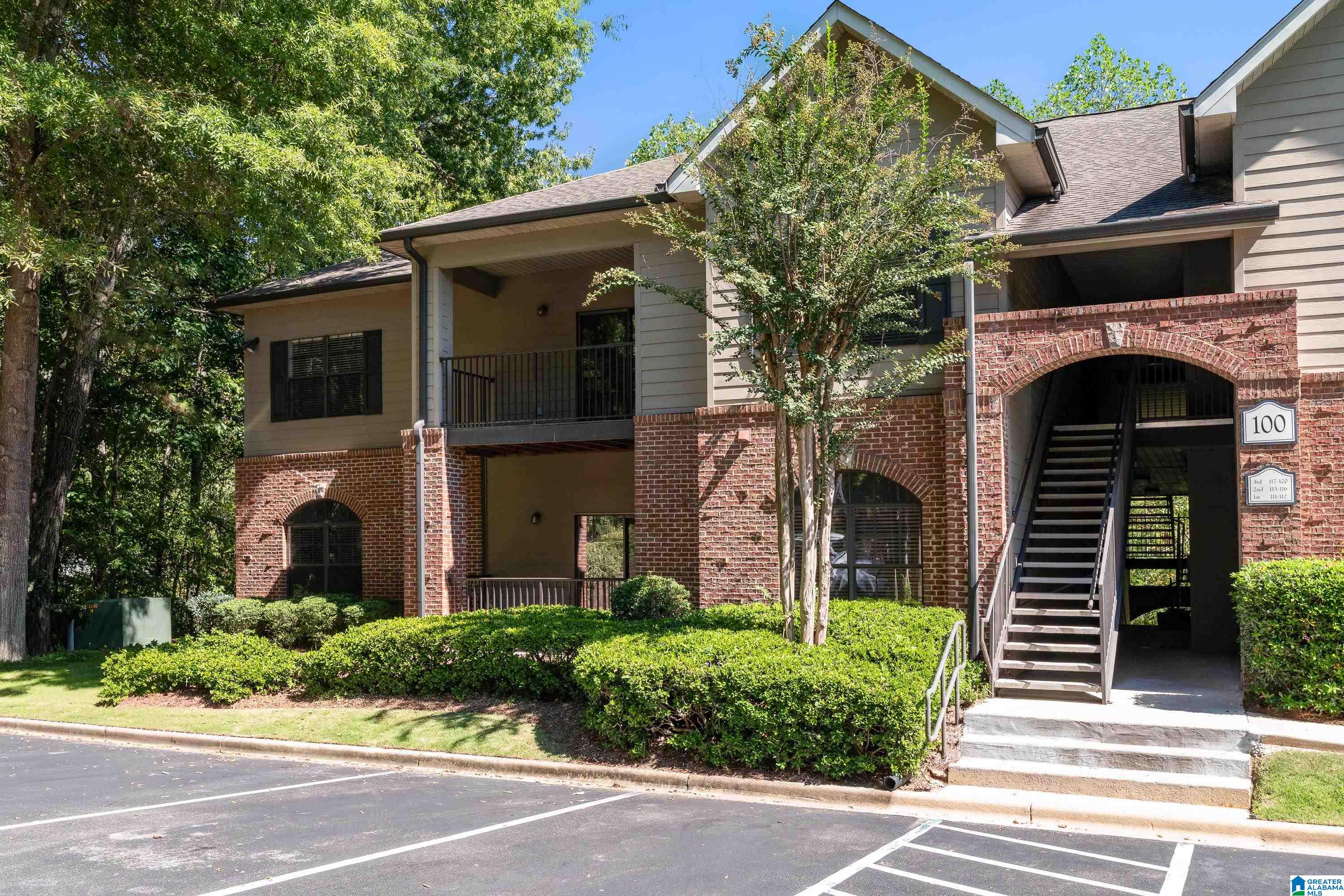 120 Sterling Oaks Drive — photo