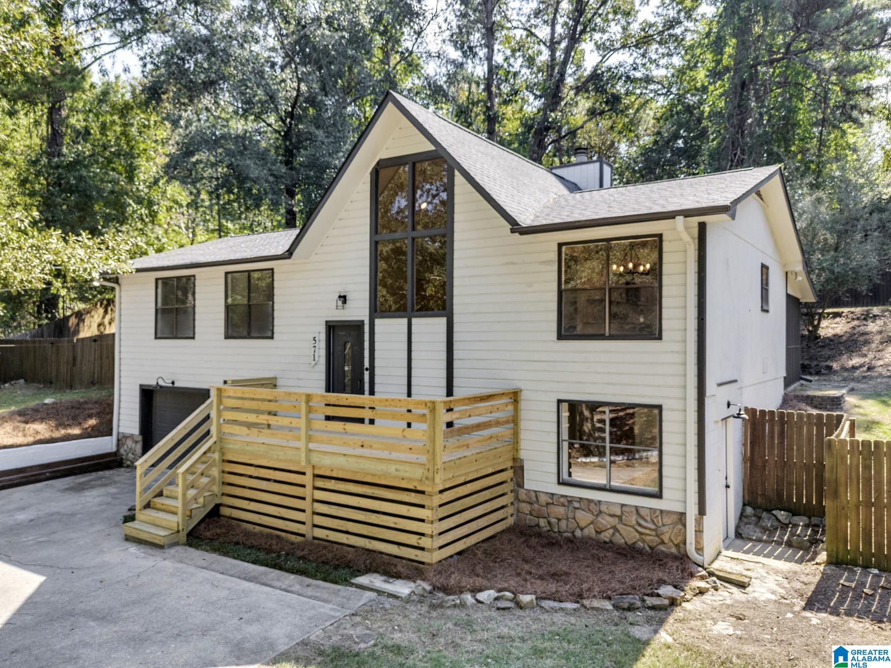571 E Oak Drive — photo