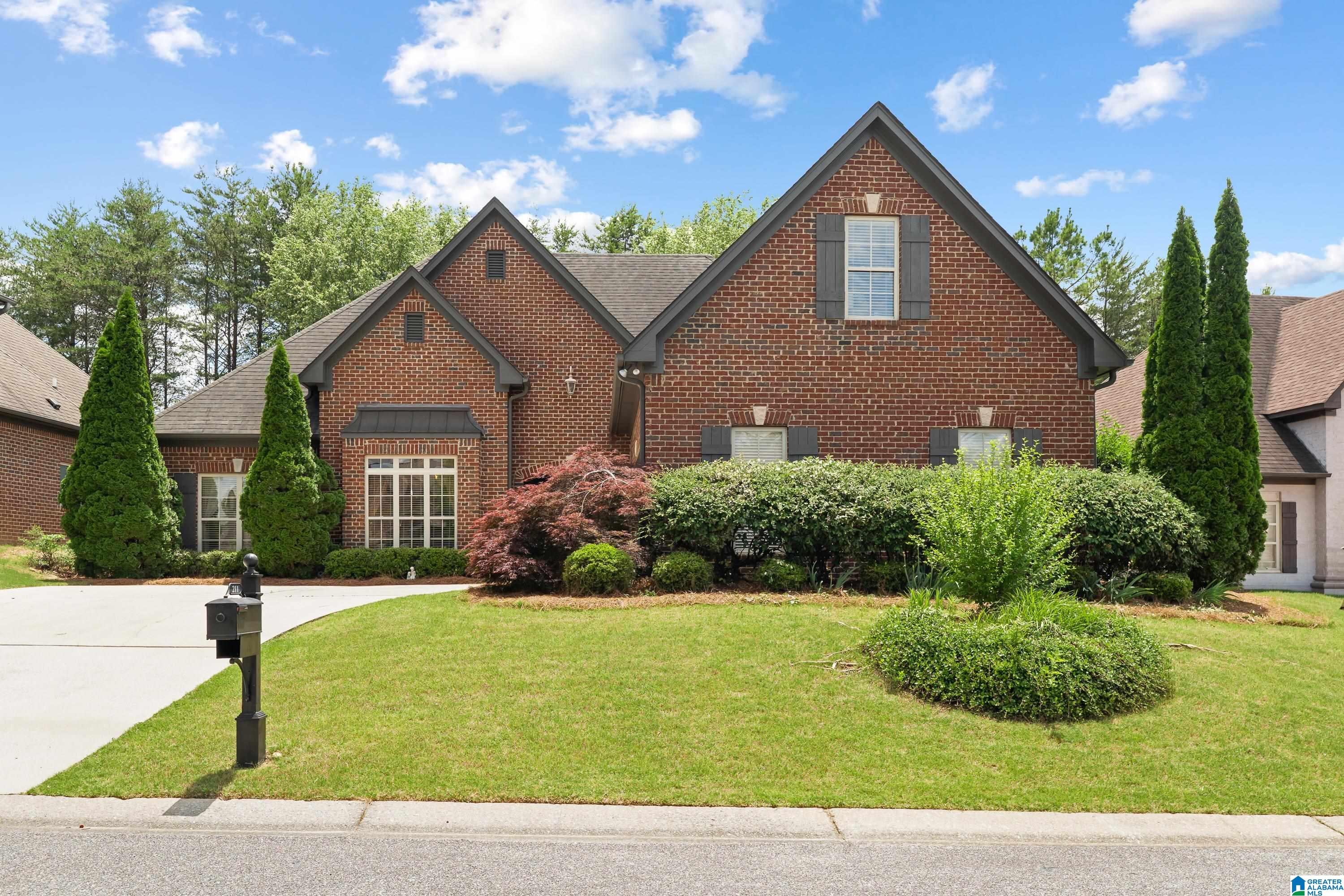 211 Kenniston Dale — photo