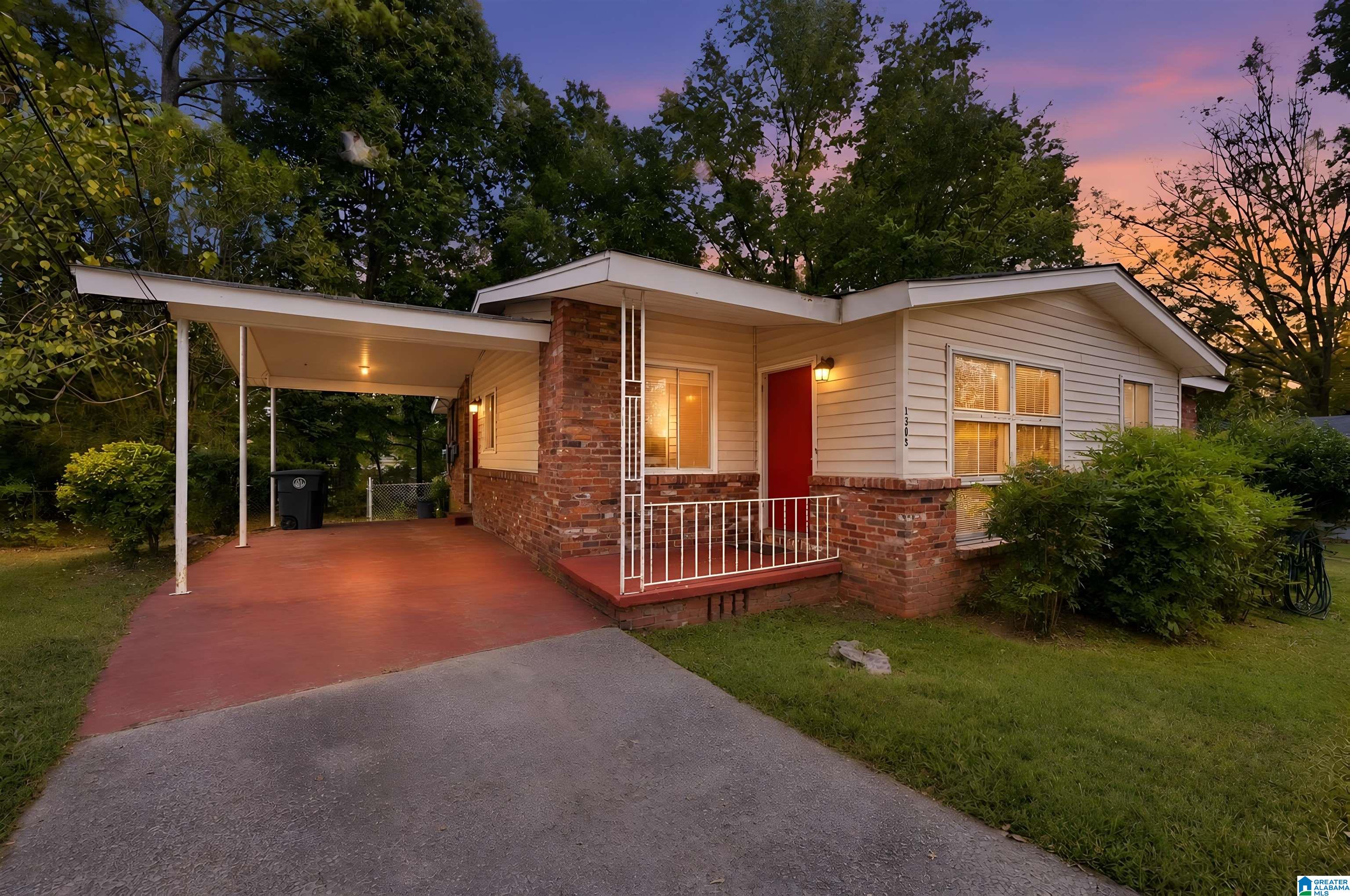 1305 Hatfield Lane — photo