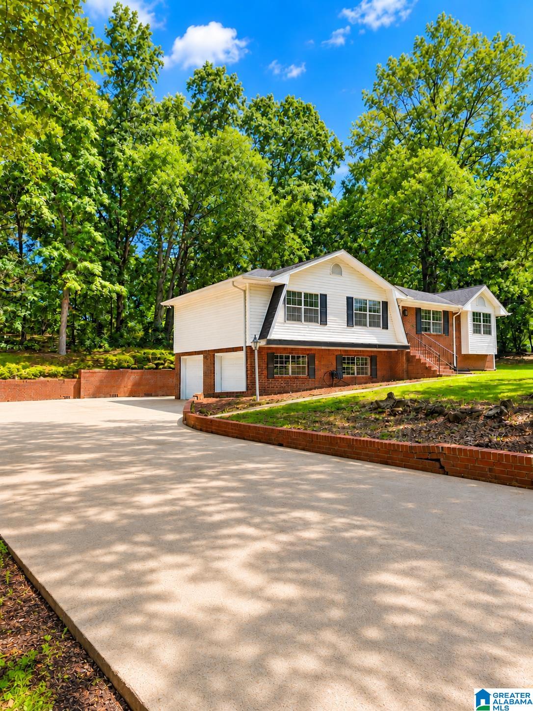 209 W Oak Drive — photo
