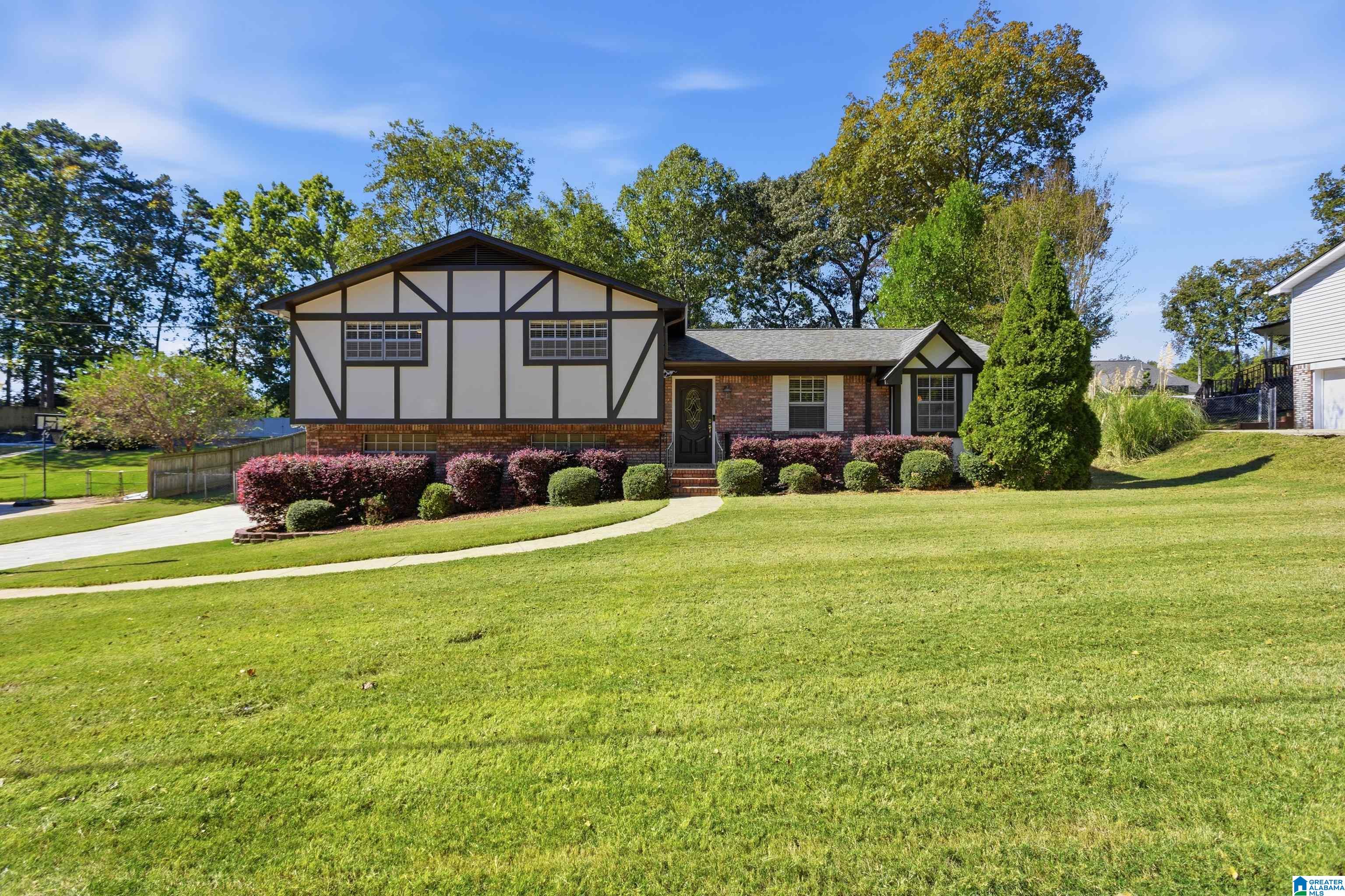 5334 Pinecrest Drive — photo