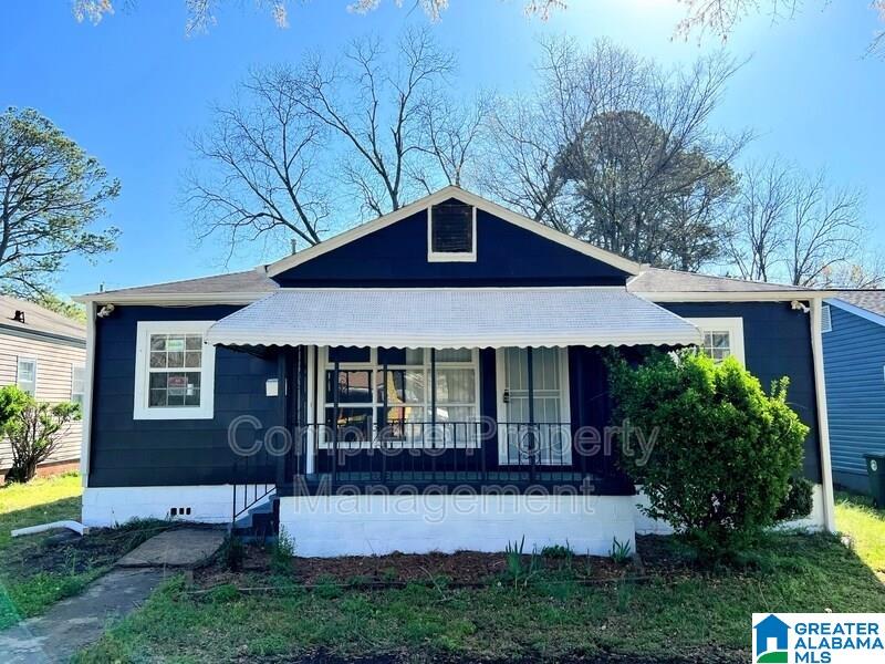 5617 Avenue Q — photo