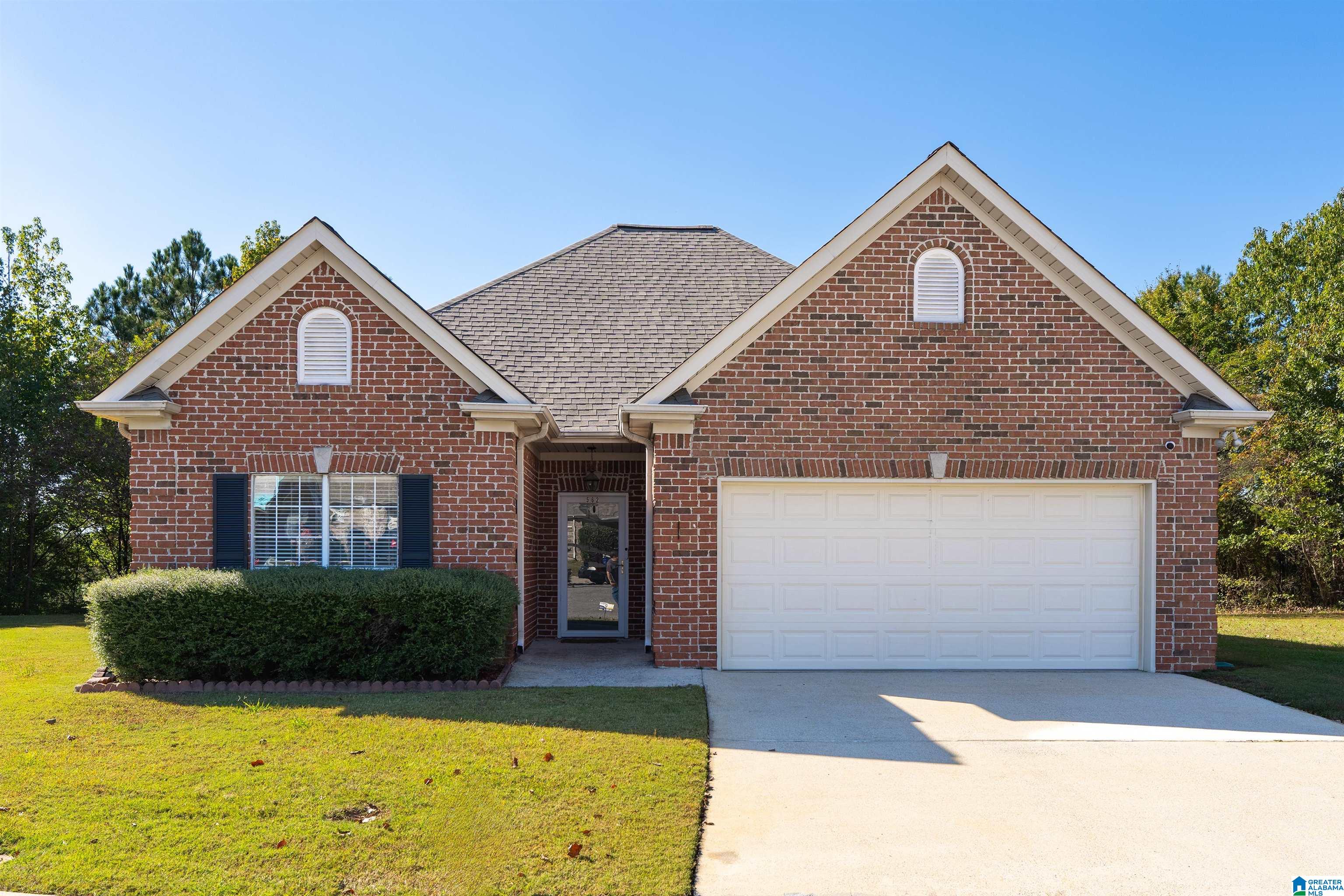 562 Summit Circle — photo