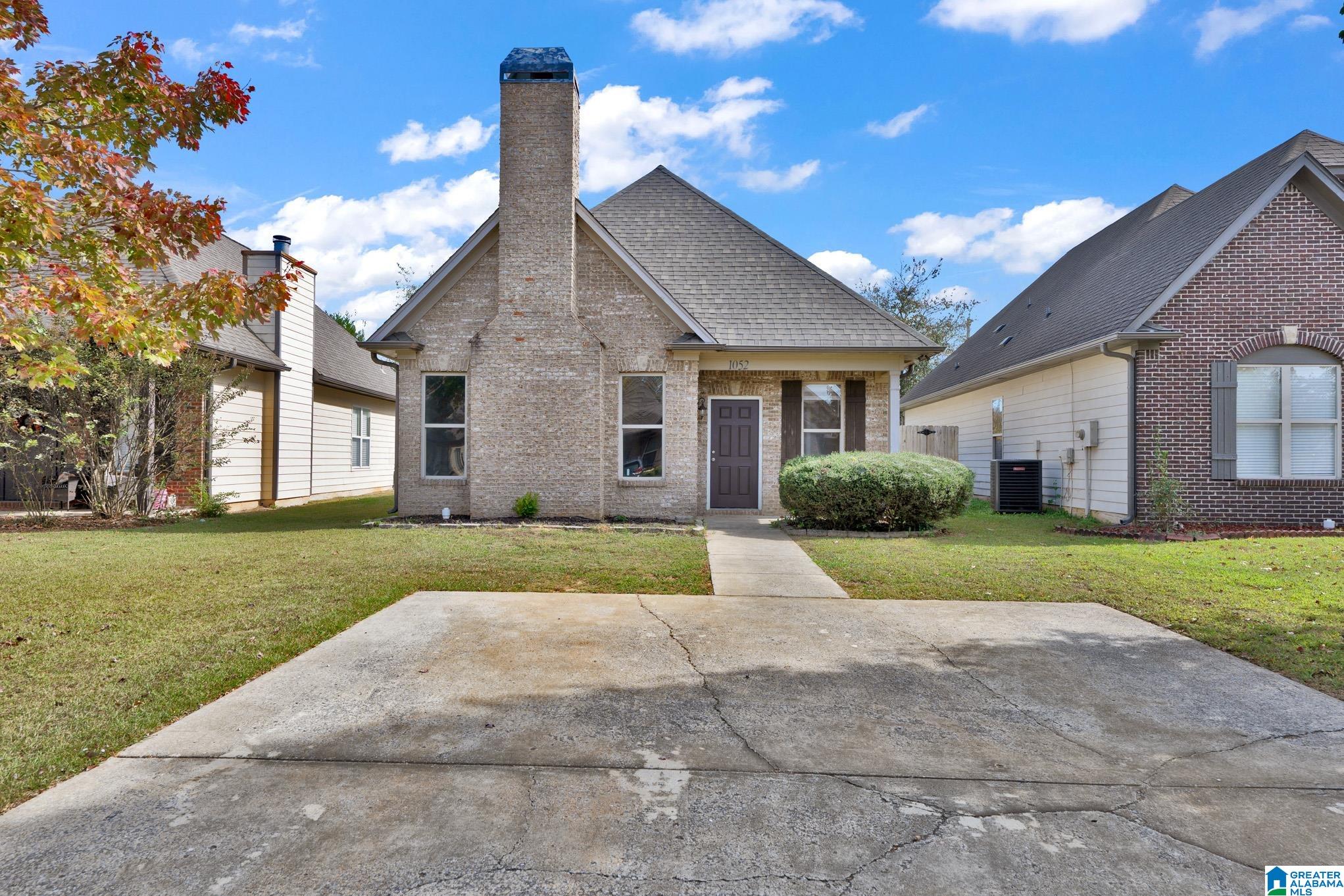 1052 Washington Drive — photo