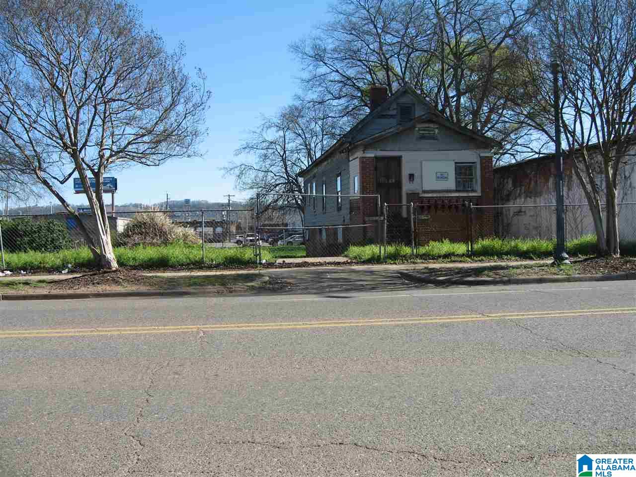 917 Rev Abraham Woods Jr Boulevard Lot 7 & 8 Block 293 Sec 35 — photo