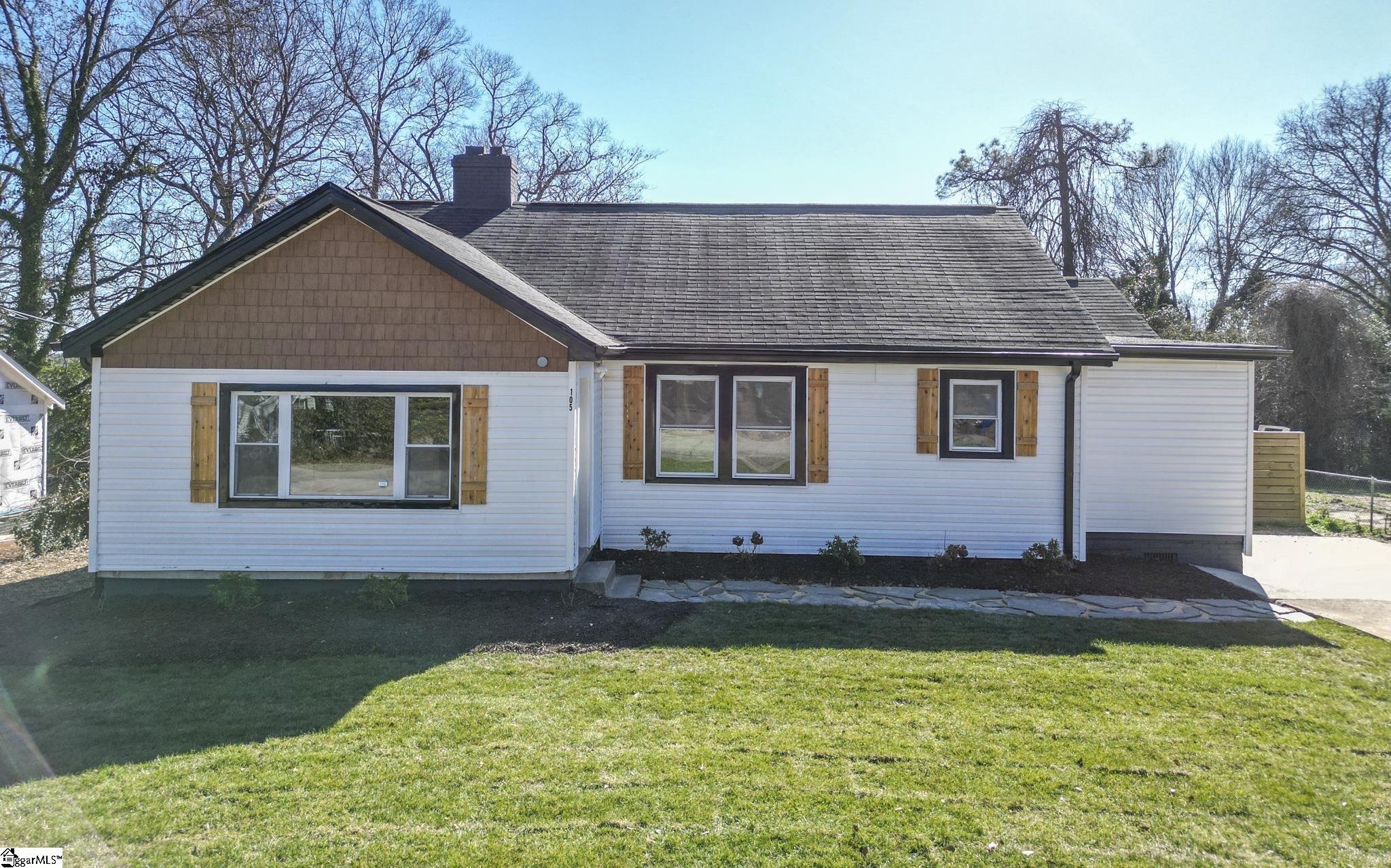 105 Monteith Circle — photo
