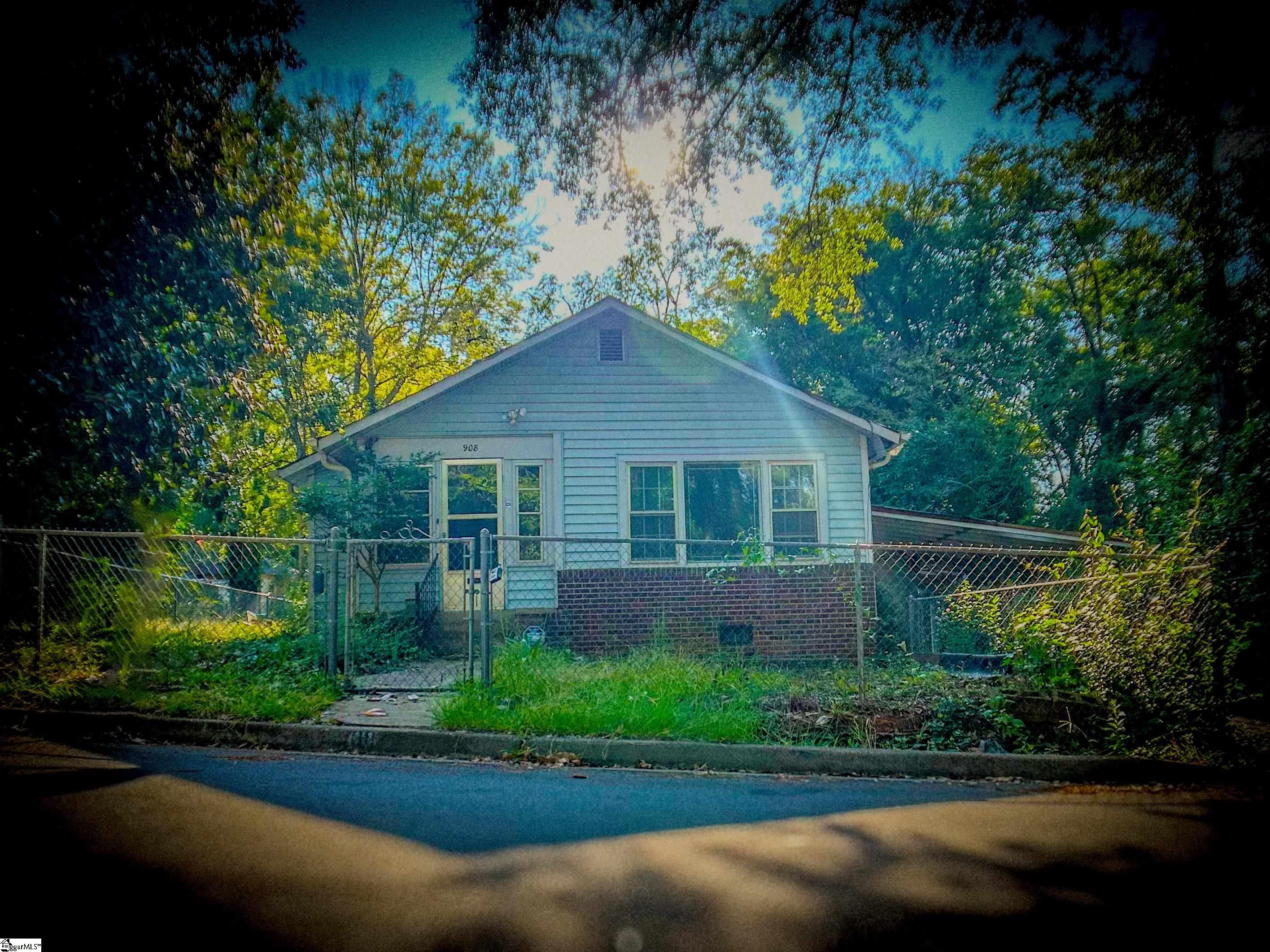 908 Kennedy Street — photo