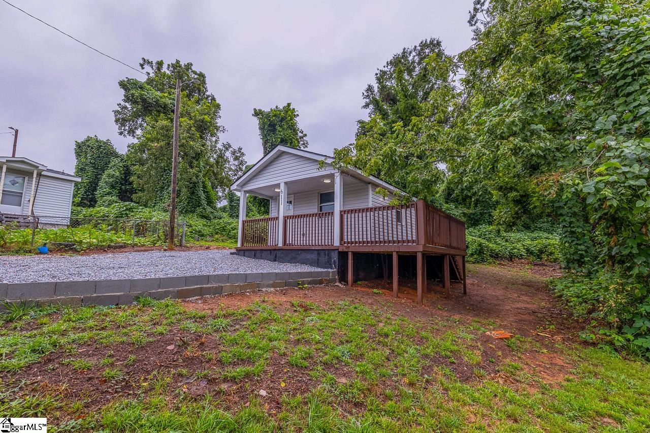 611 Hunters Court — photo