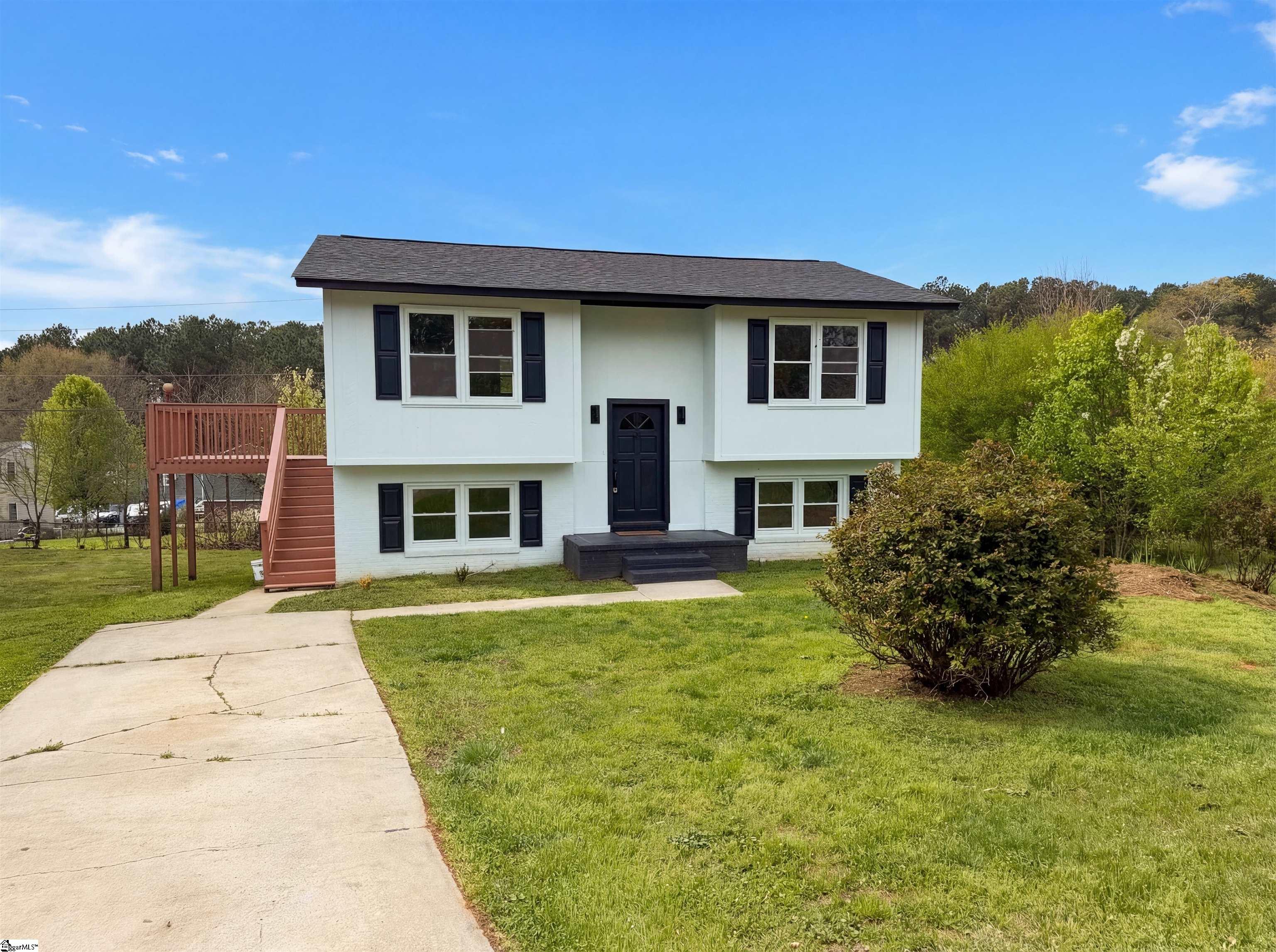 105 Foxhall Court — photo