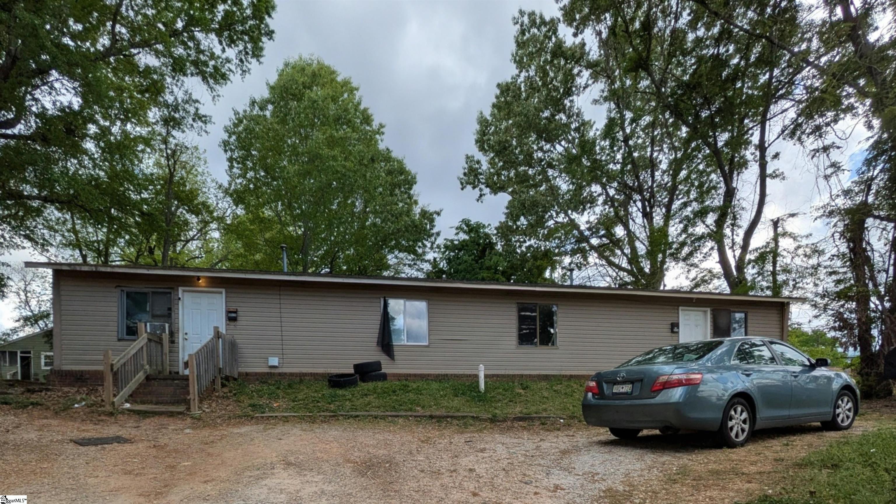 802 A/B Kings Court — photo
