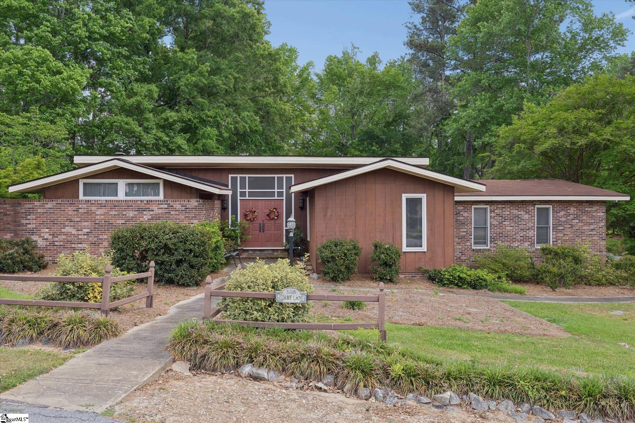 105 Derby Lane — photo