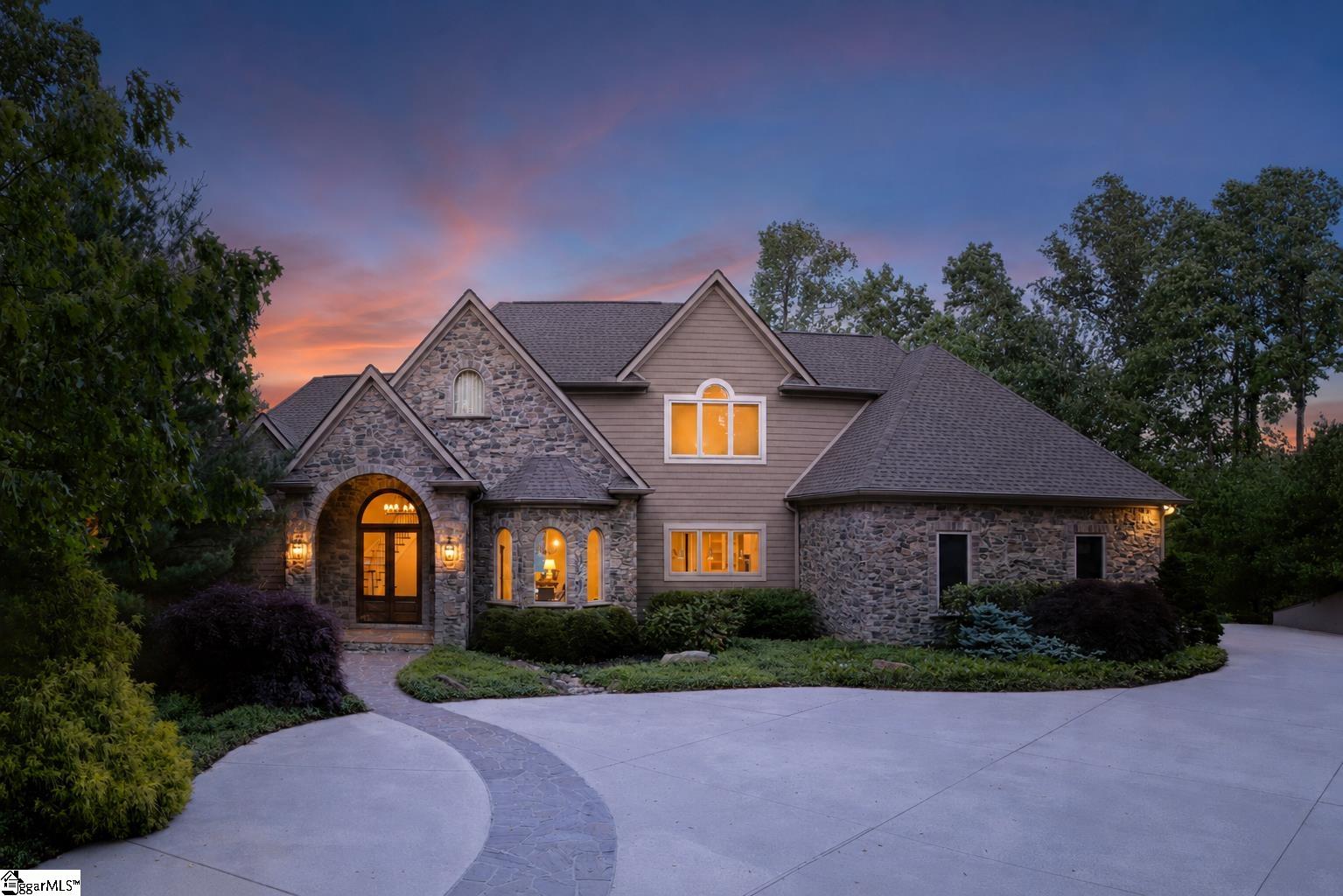 39 The Cliffs Parkway — photo