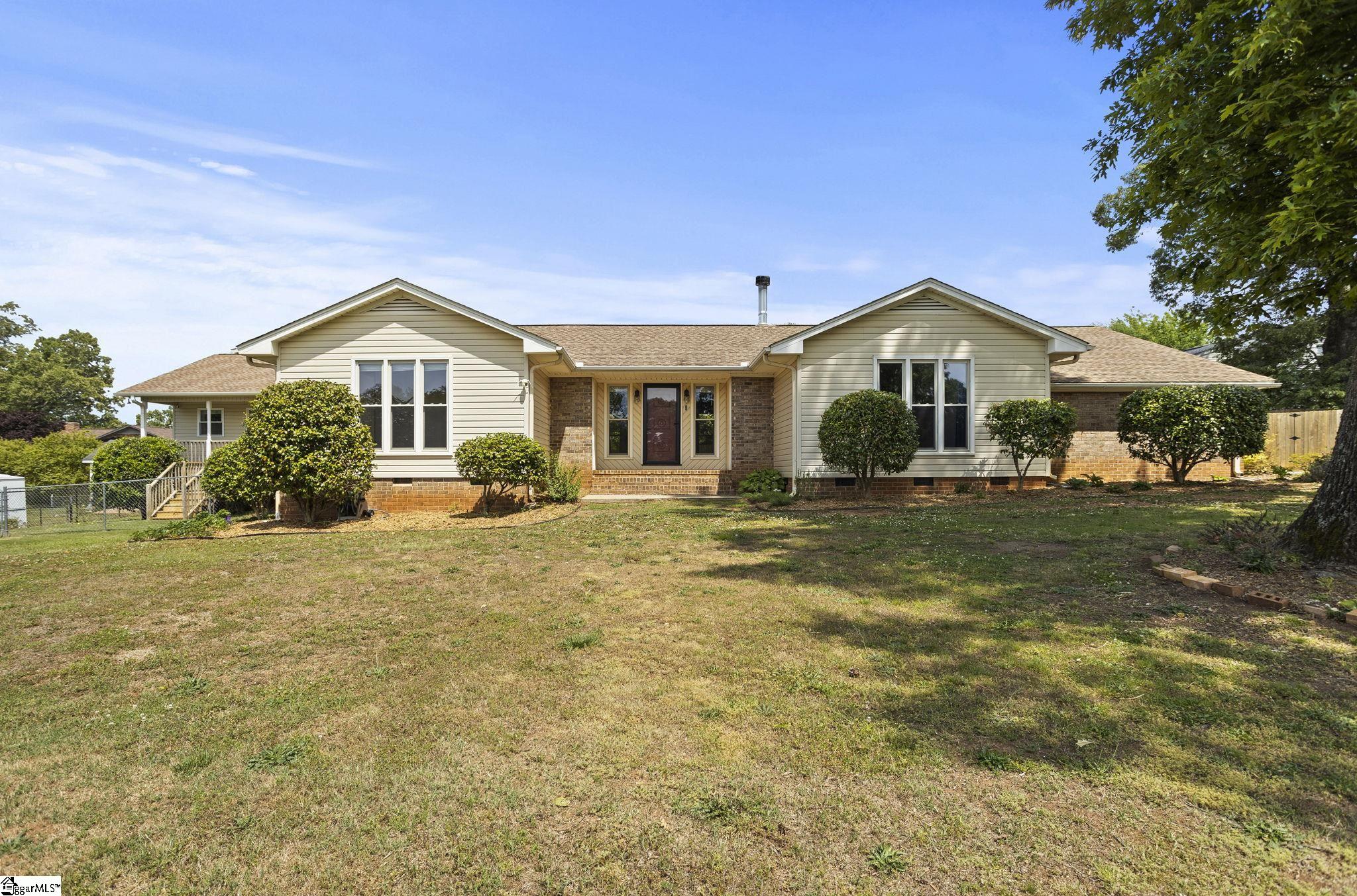 1011 Sierra Drive — photo