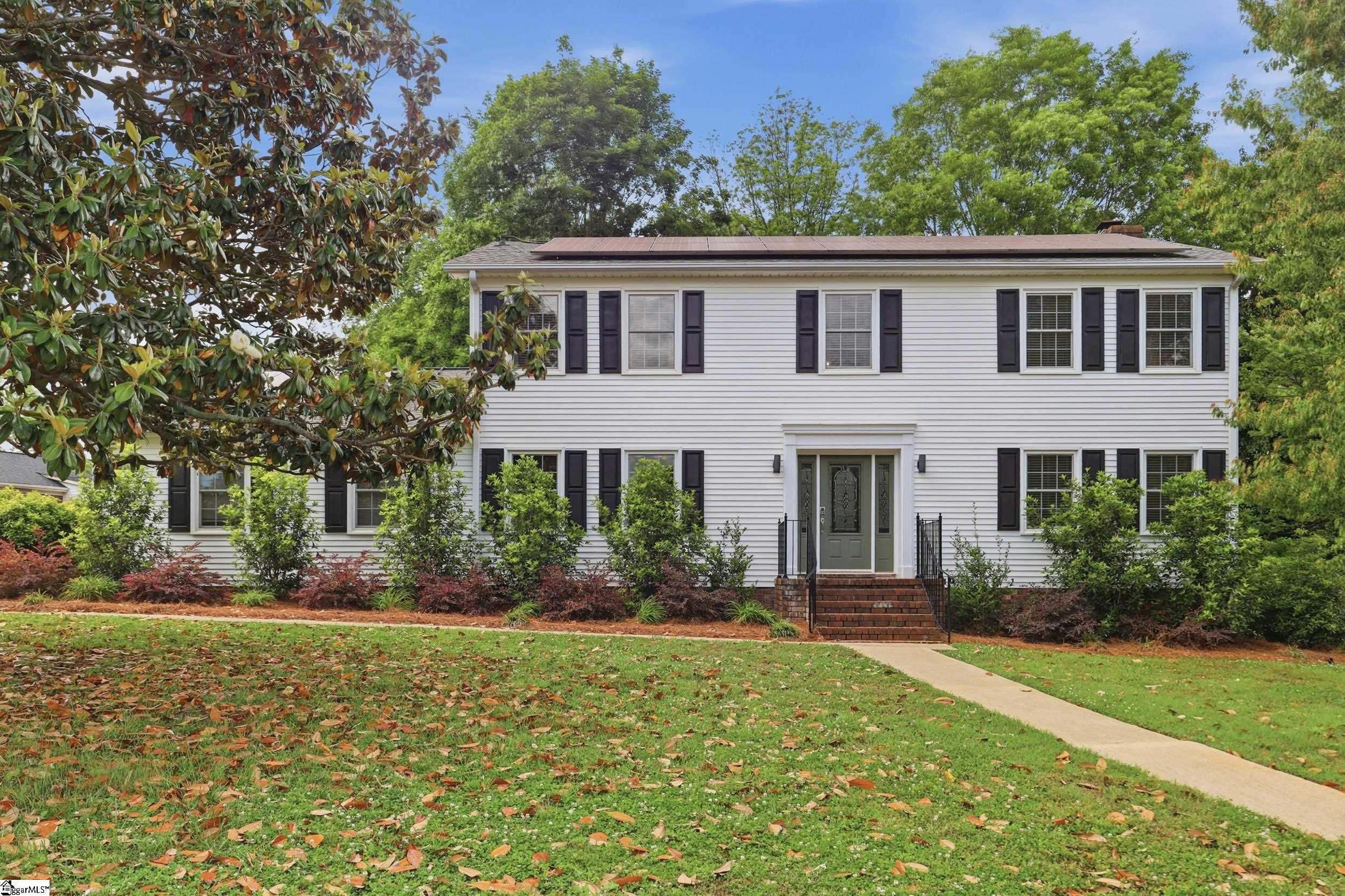 302 Pine Wood Drive — photo