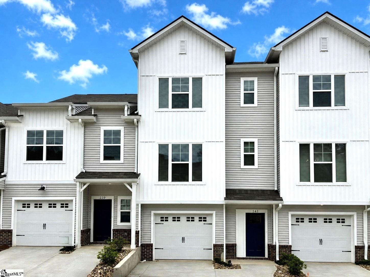 241 Taylor Woods Court — photo