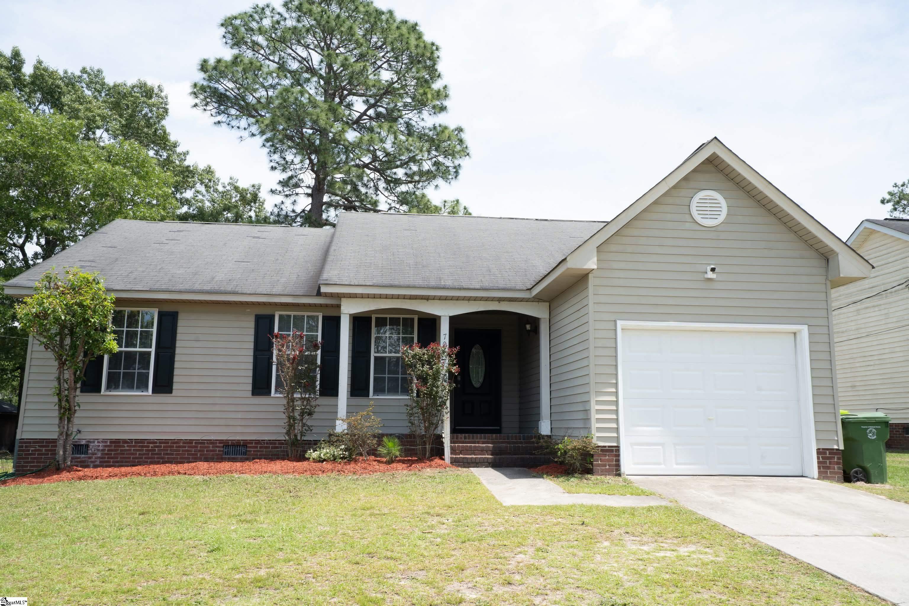 705 Bitternut Road — photo