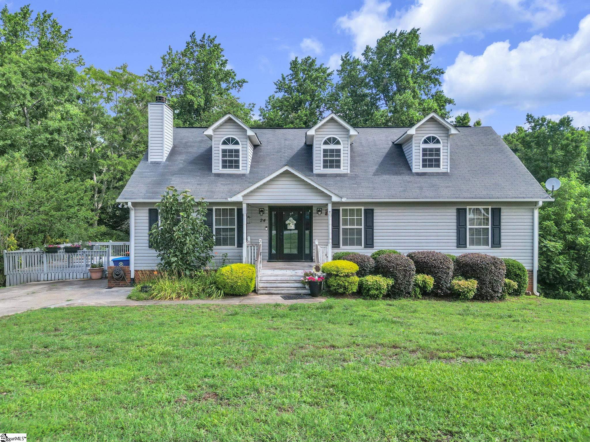 424 Woodfield Drive — photo