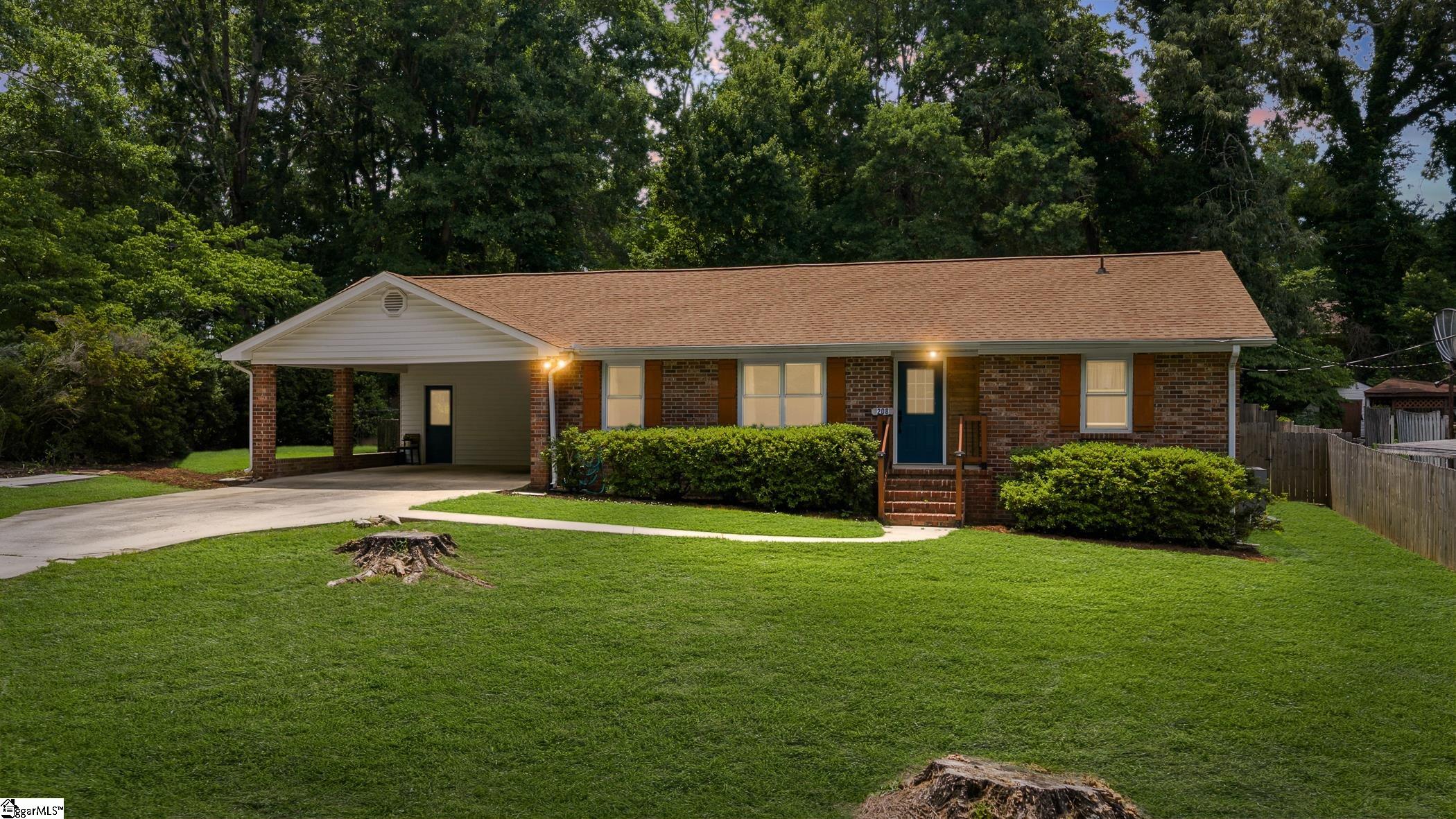 208 Pinewood Drive — photo