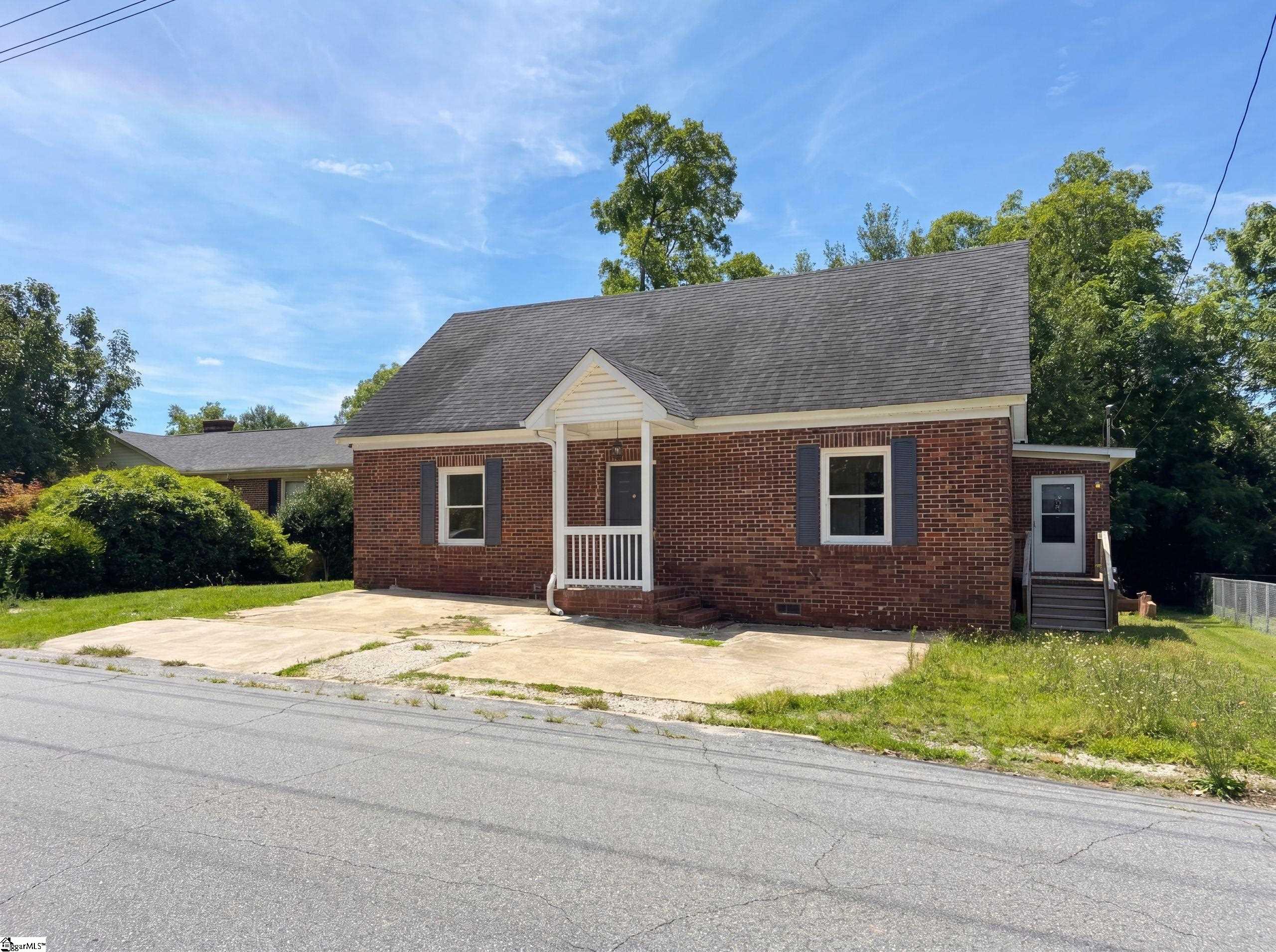 202 E Centennial Street — photo