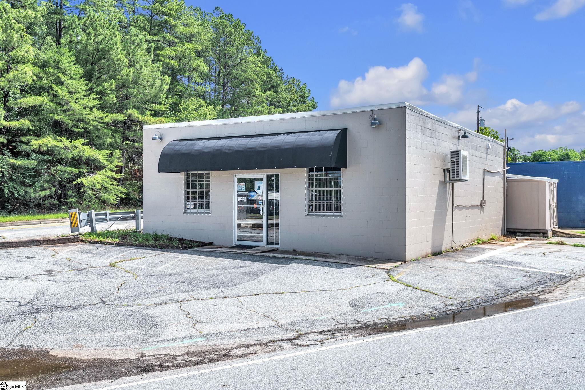 101 Secona Road — photo