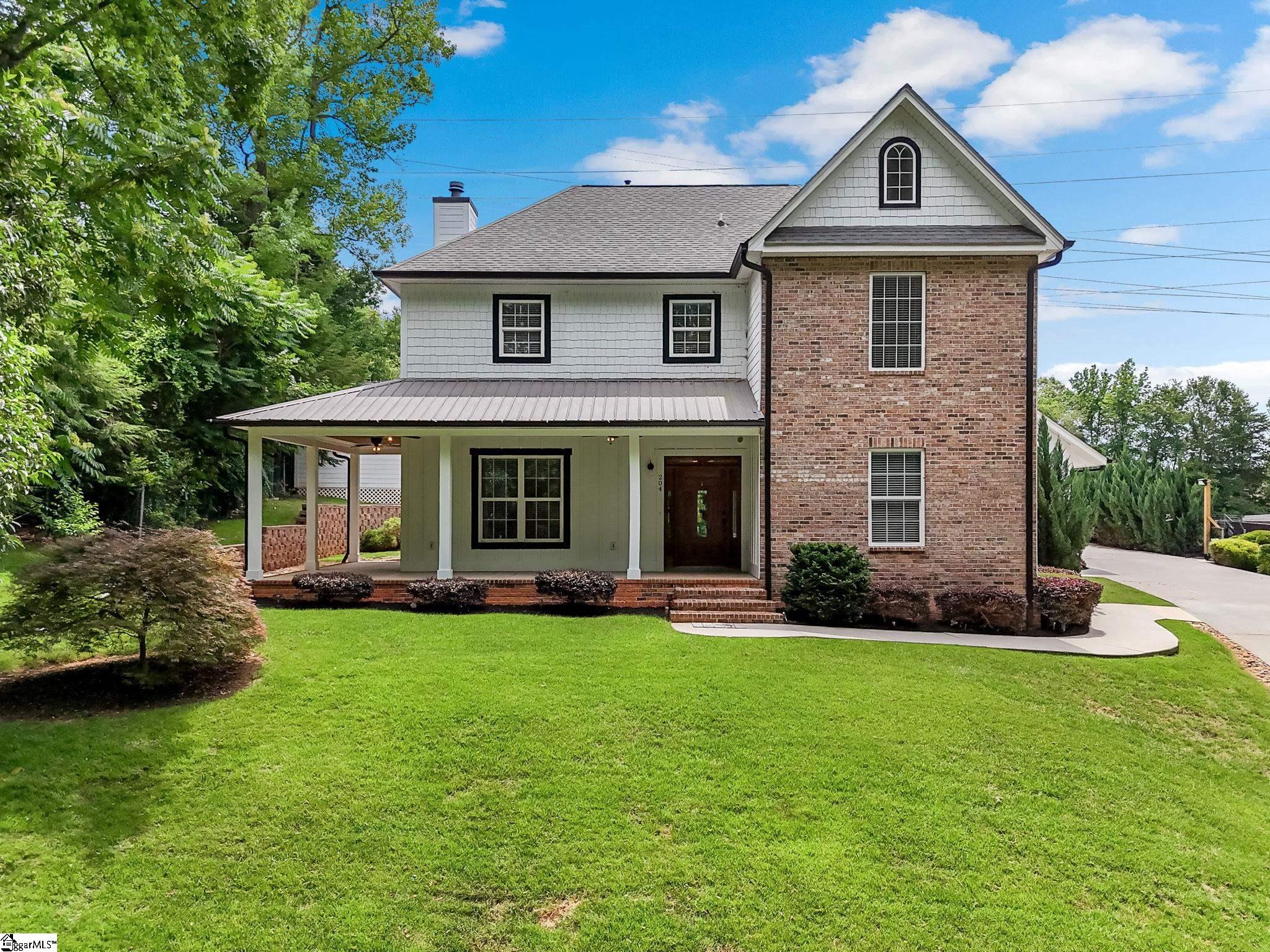 204 Crestwood Drive — photo