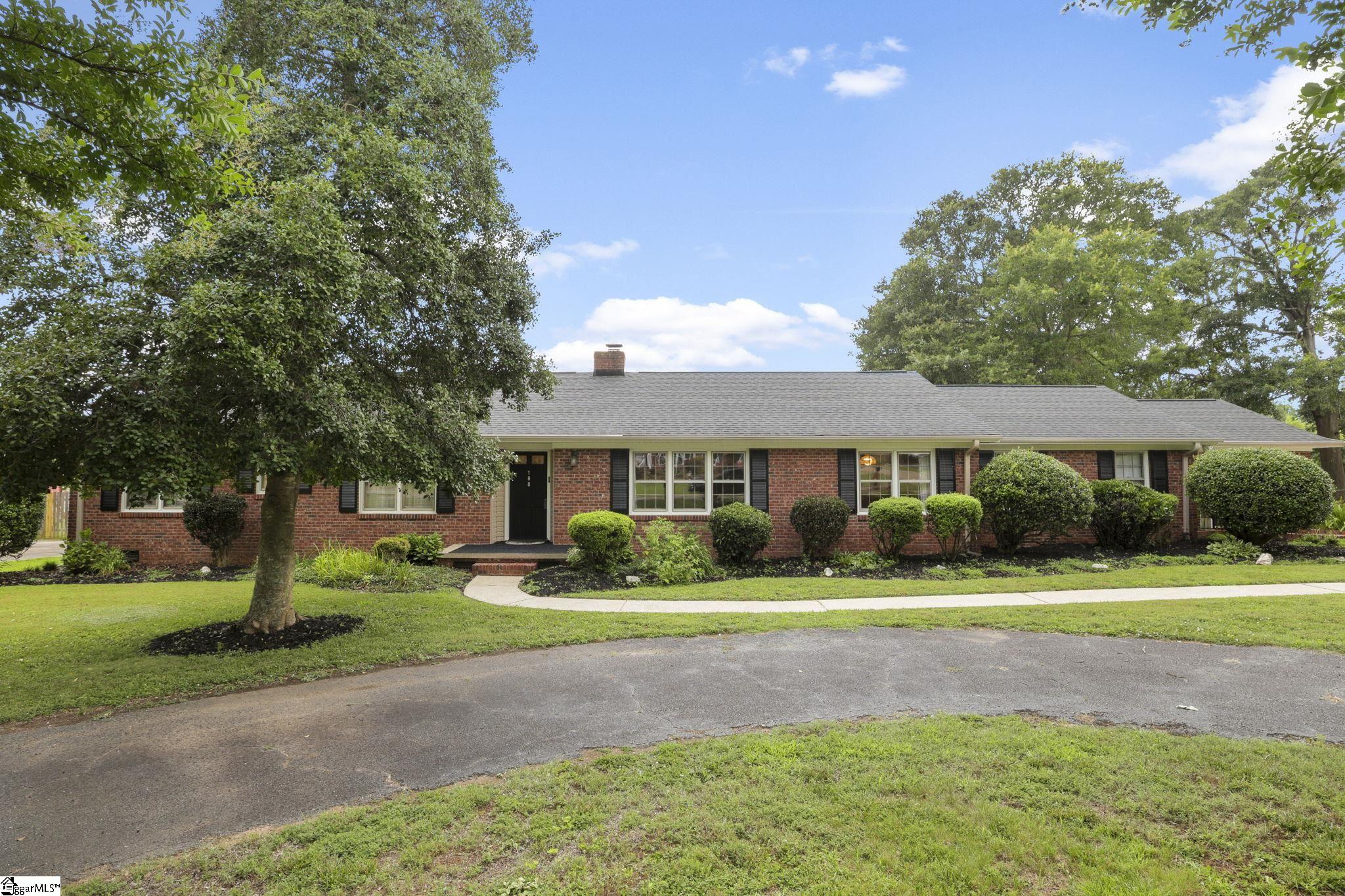108 Sunline Place — photo