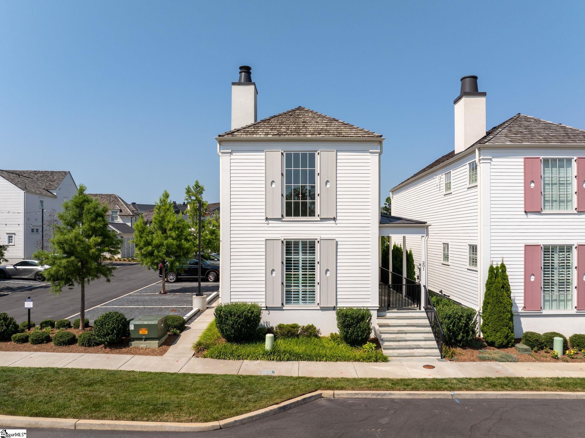 201 Bowman Road — photo