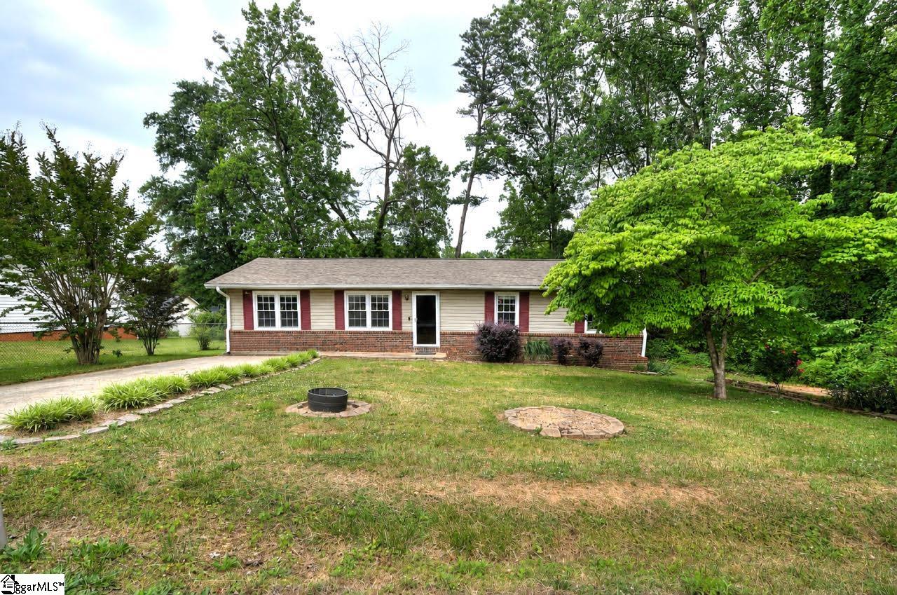 216 Pinefield Drive — photo