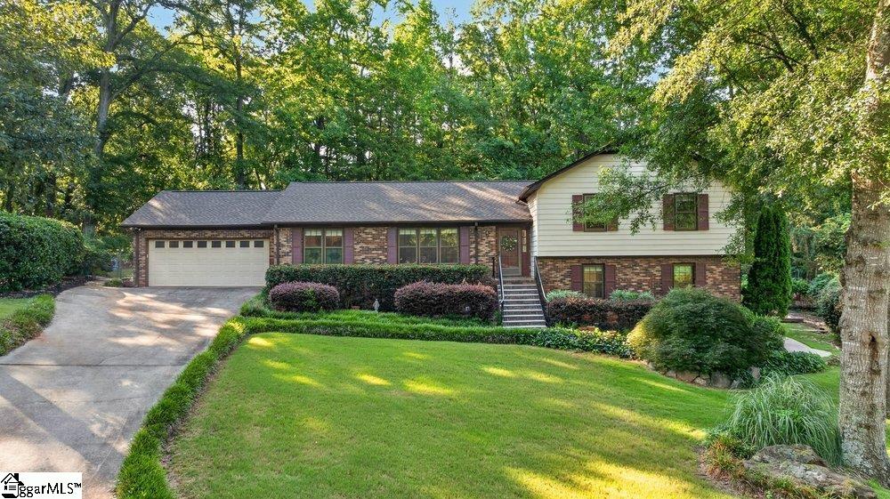 219 Oakwood Court — photo