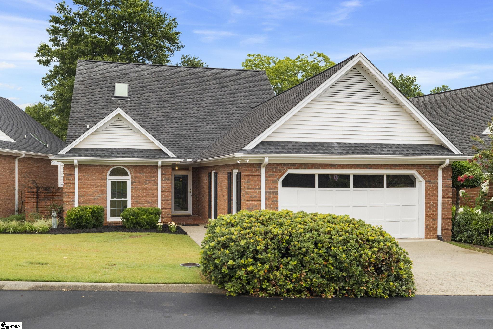 302 Greenview Circle — photo