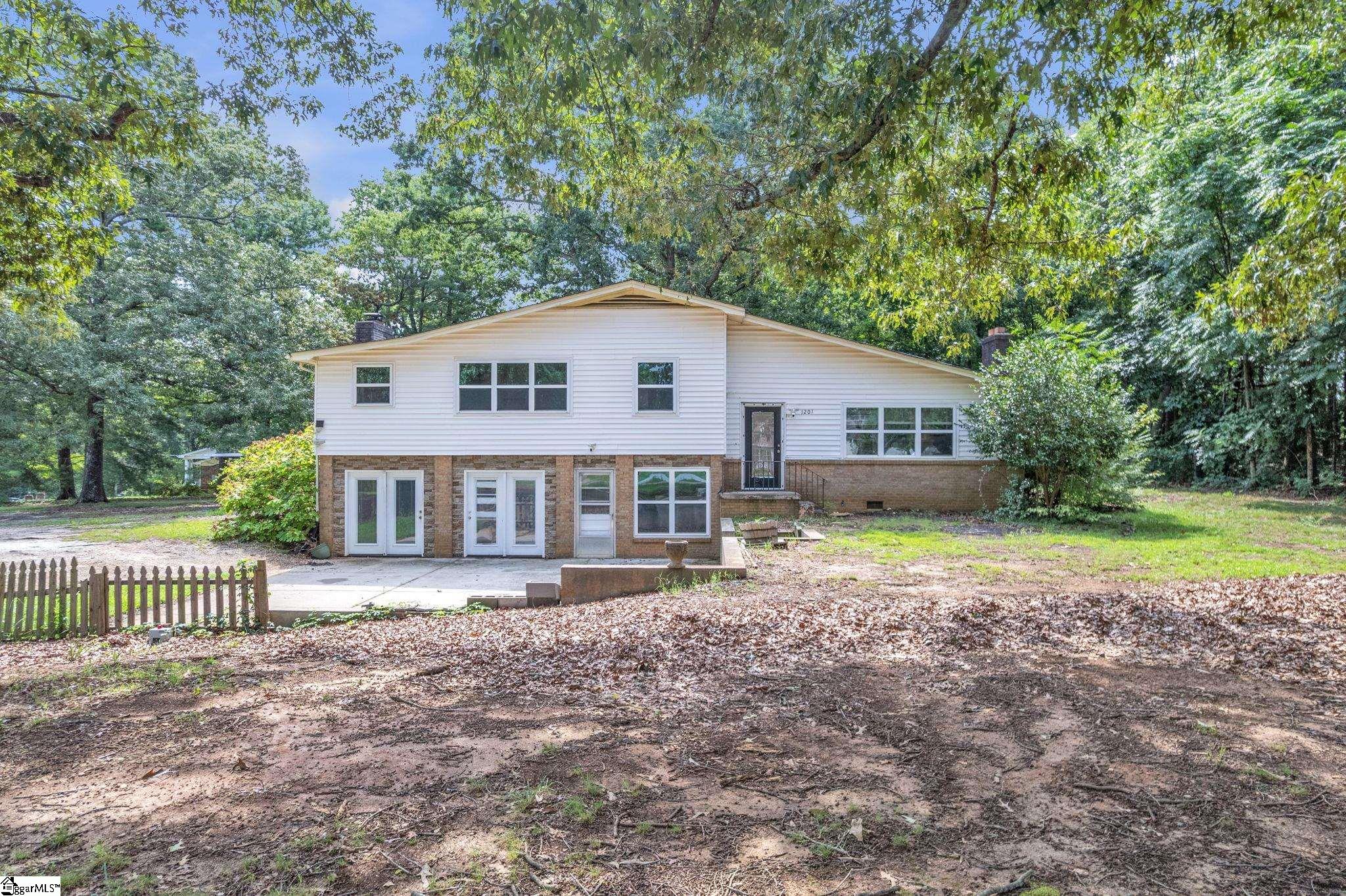 1201 Lakeview Circle — photo