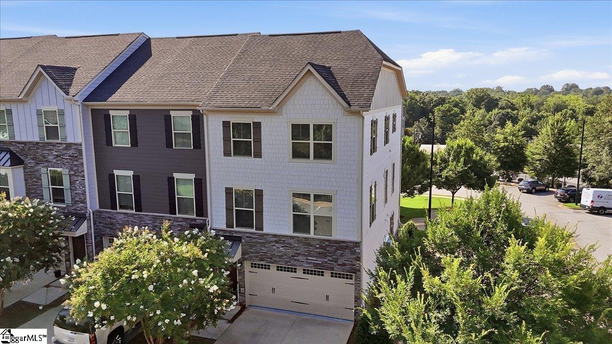 2 Tytan Court — photo