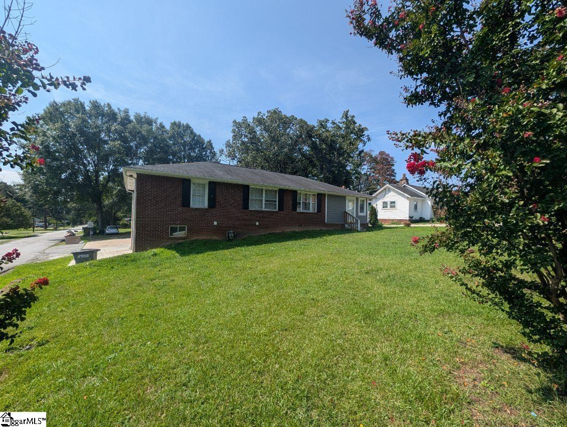 702 E Lee Road — photo
