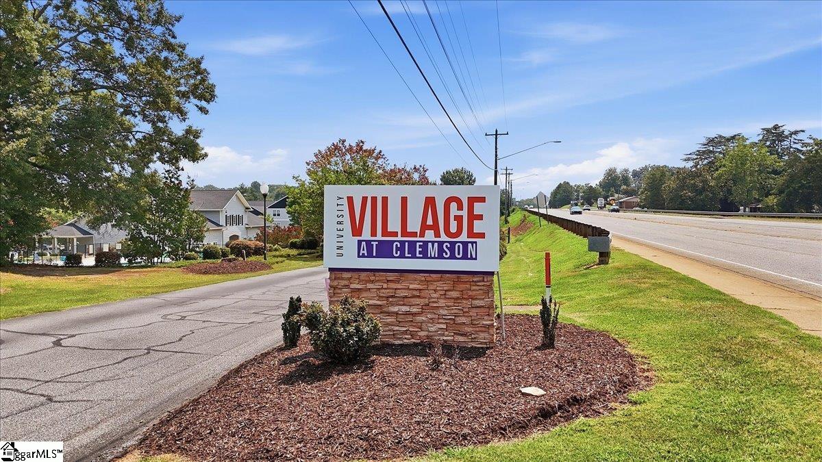 146 University Village Drive Unit J — photo
