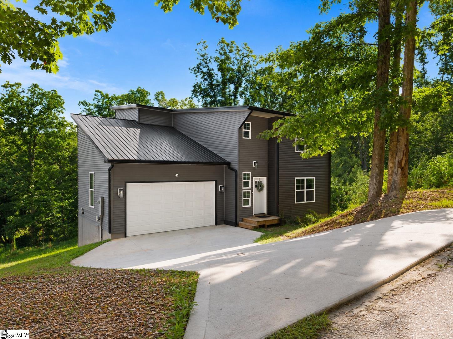 348 W Caroline Street — photo