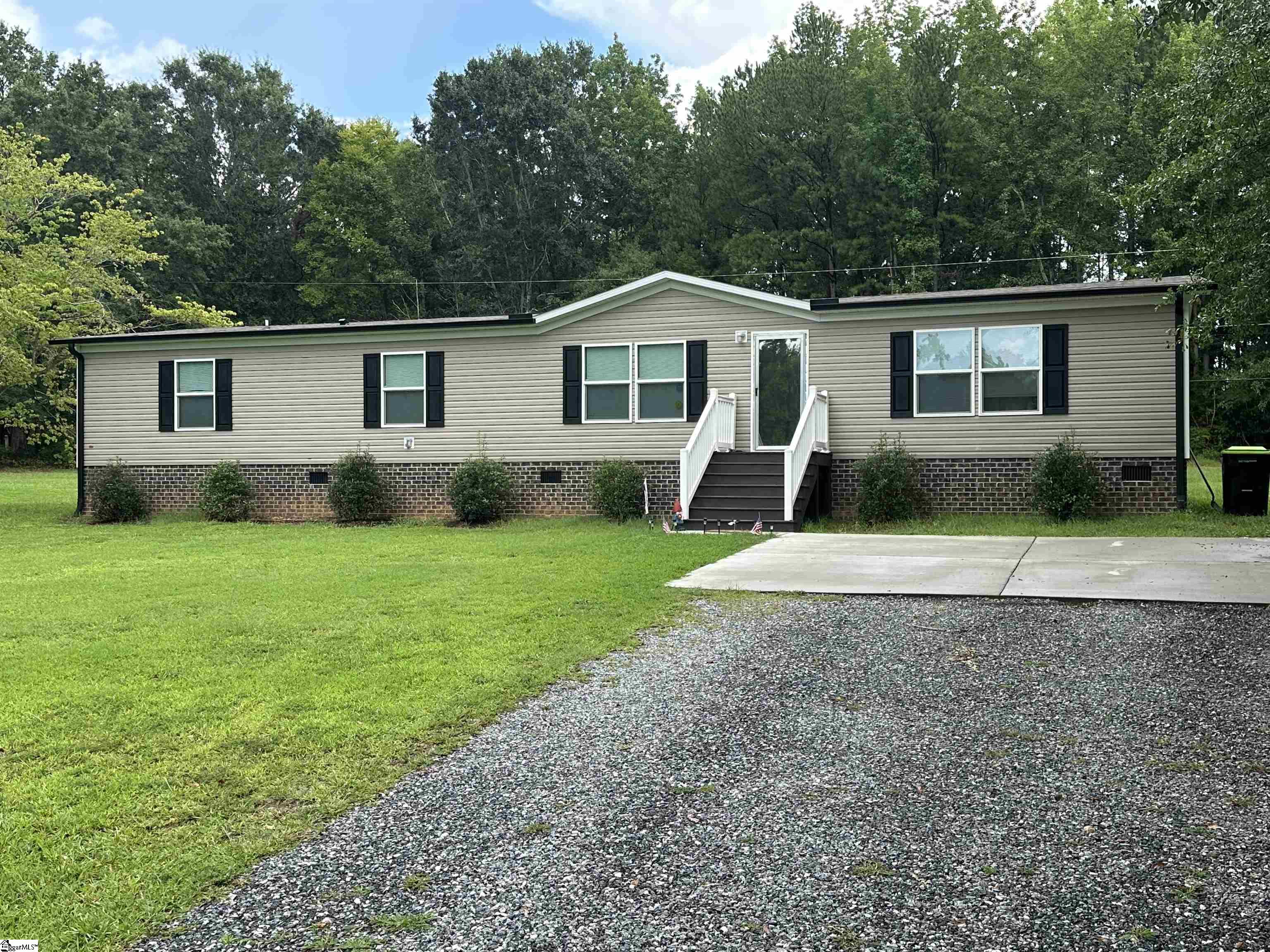 212 Robinwood Circle — photo