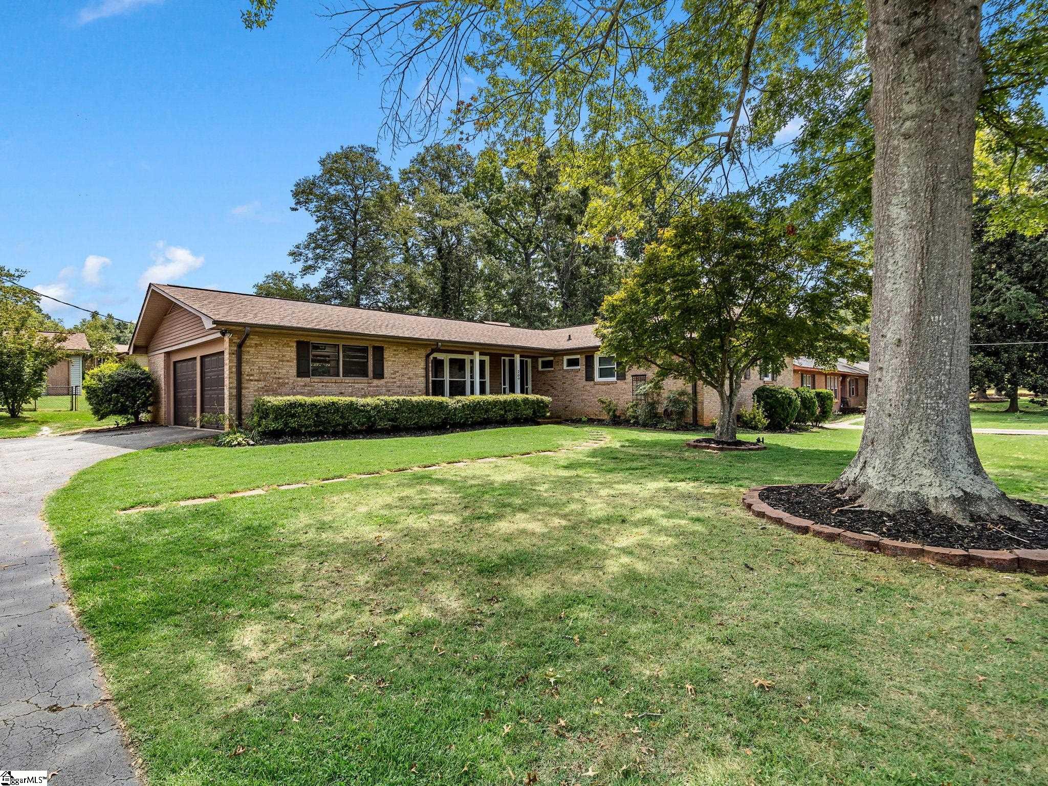 209 Navaho Drive — photo