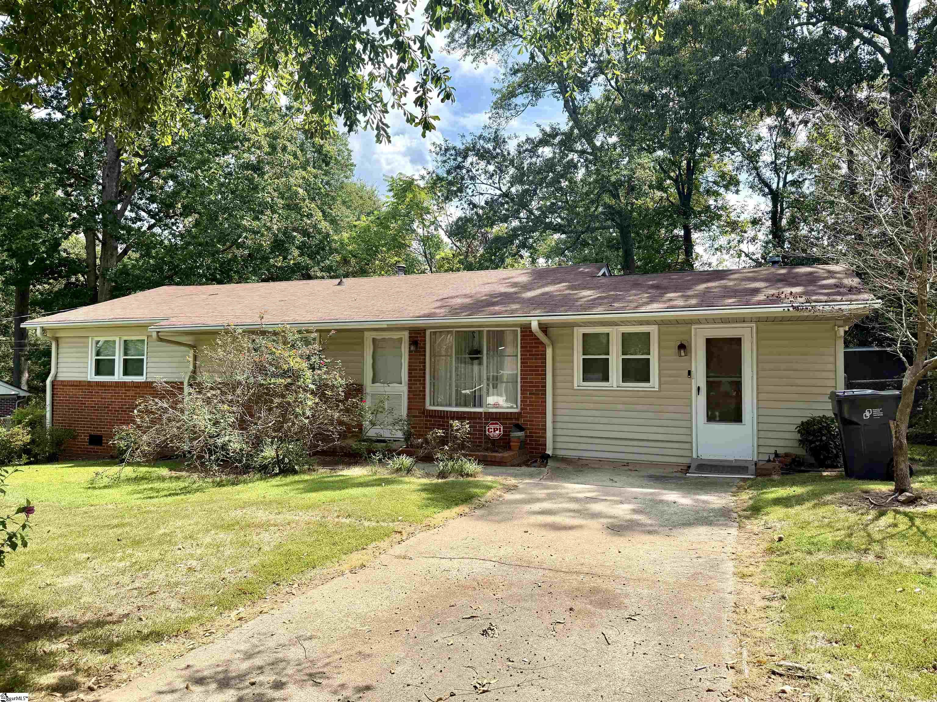 225 W Castle Drive — photo