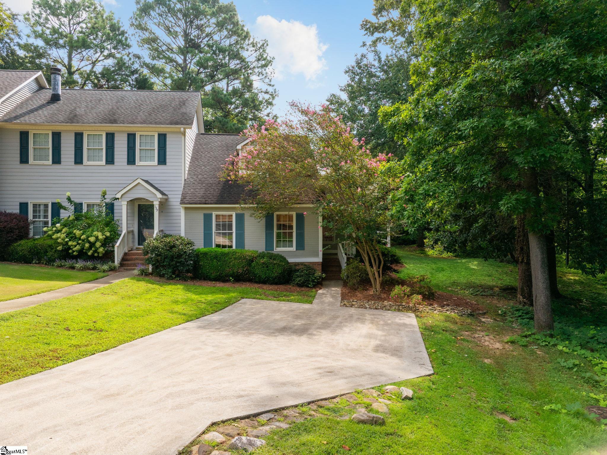 141 Inwood Court — photo