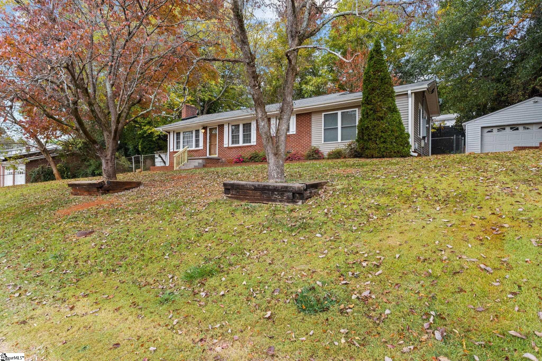 2 Abelia Drive — photo