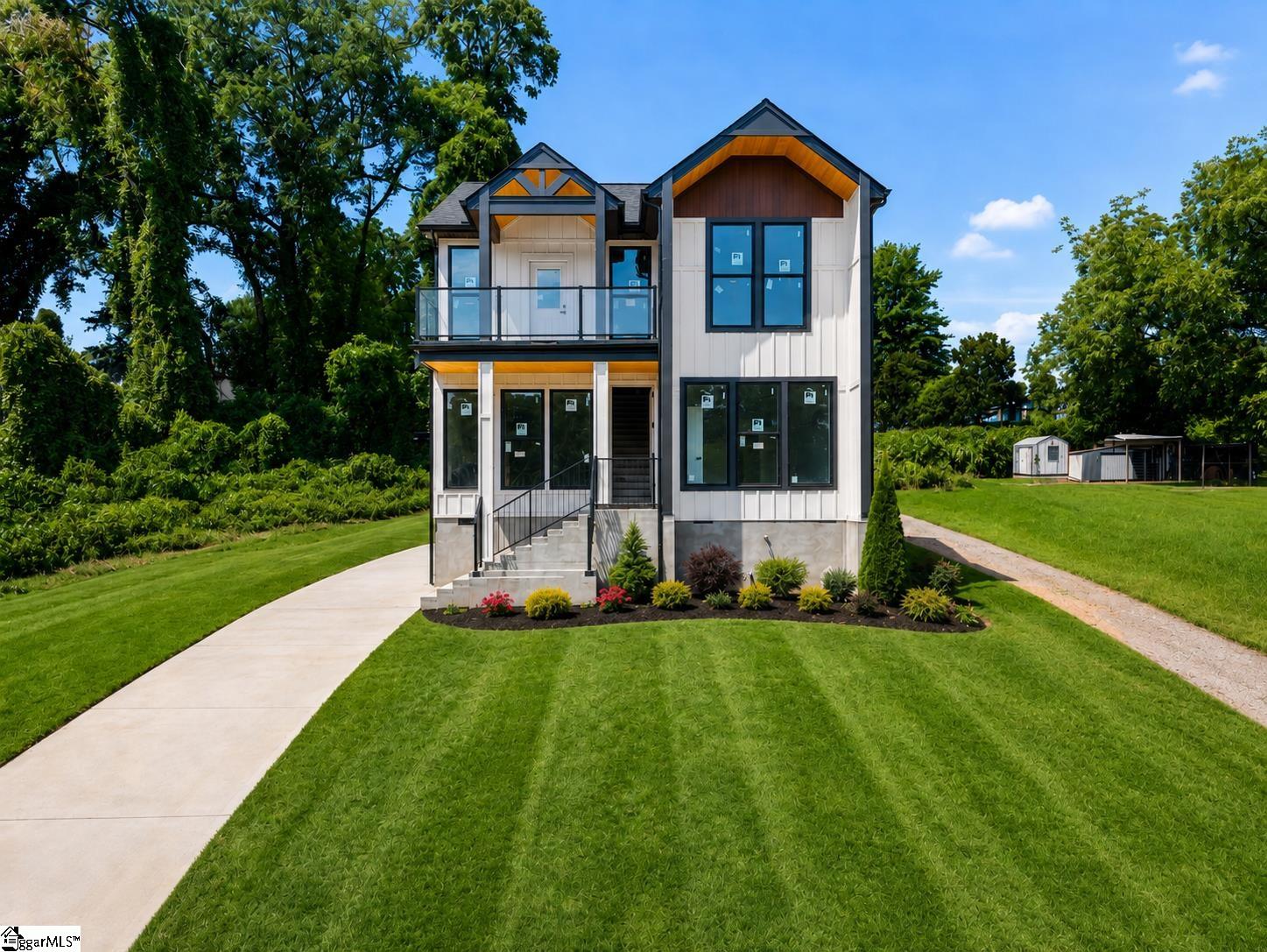 33 Happy Avenue — photo
